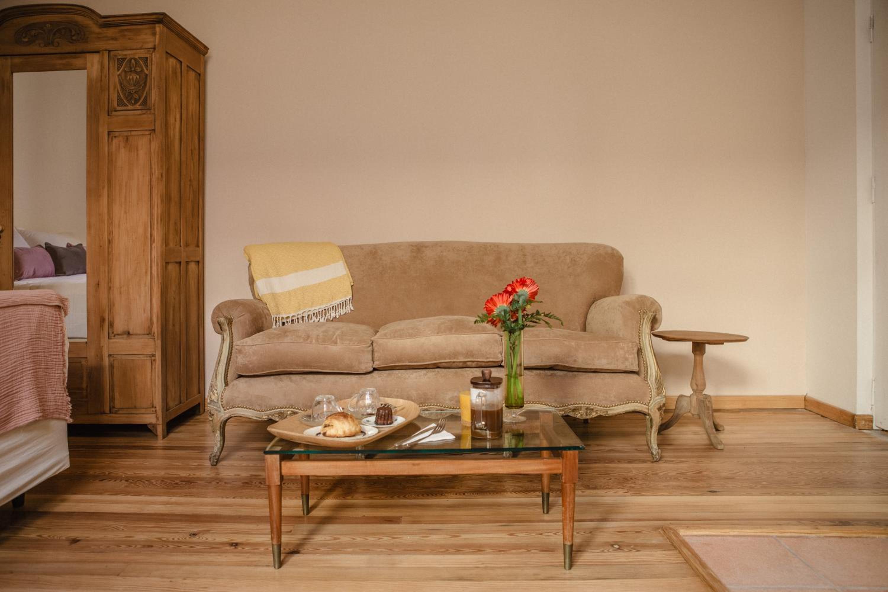 La Noire Petit hotel