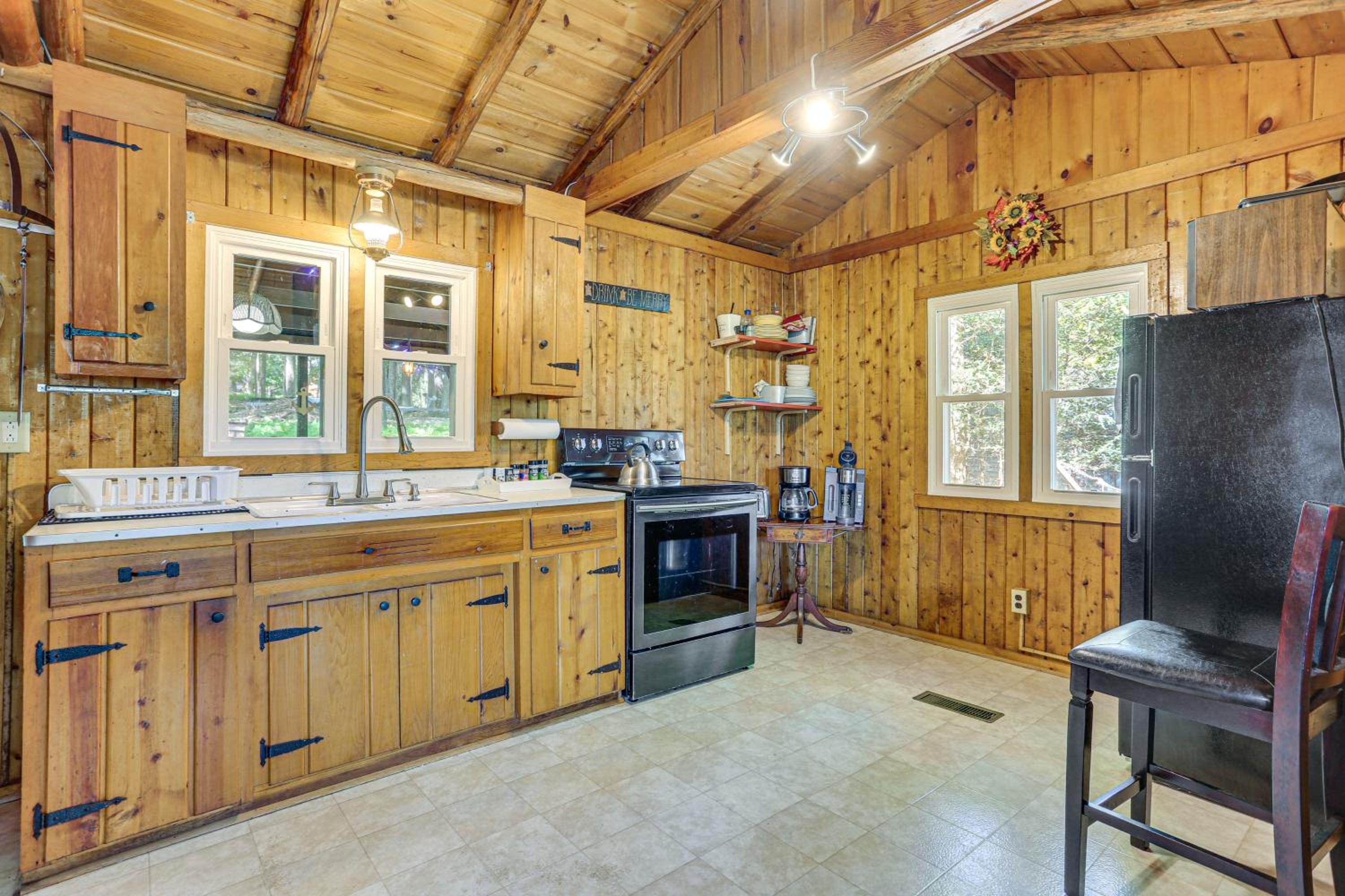 Boat, Hike and Fish Rustic Greenwood Retreat
