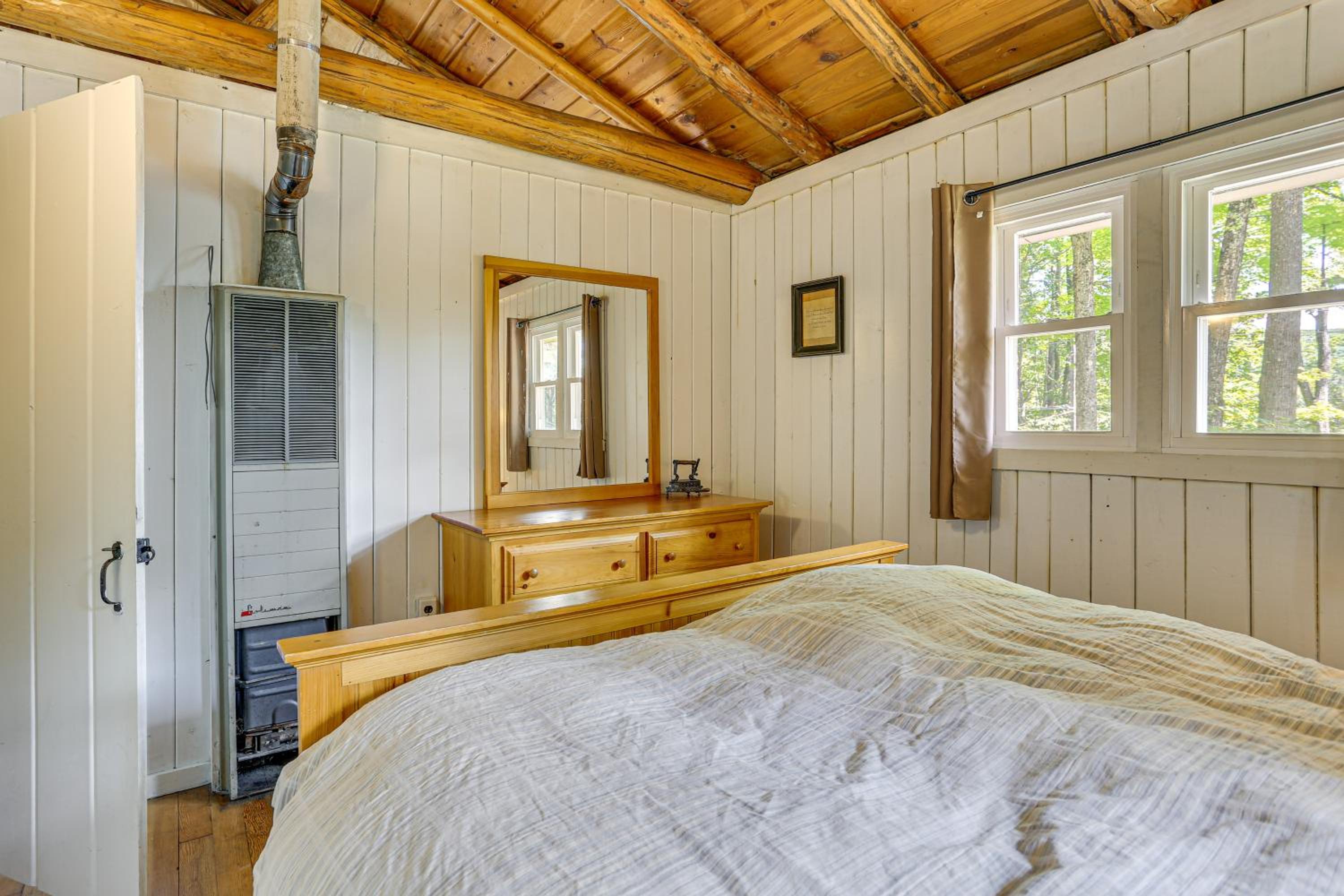 Boat, Hike and Fish Rustic Greenwood Retreat