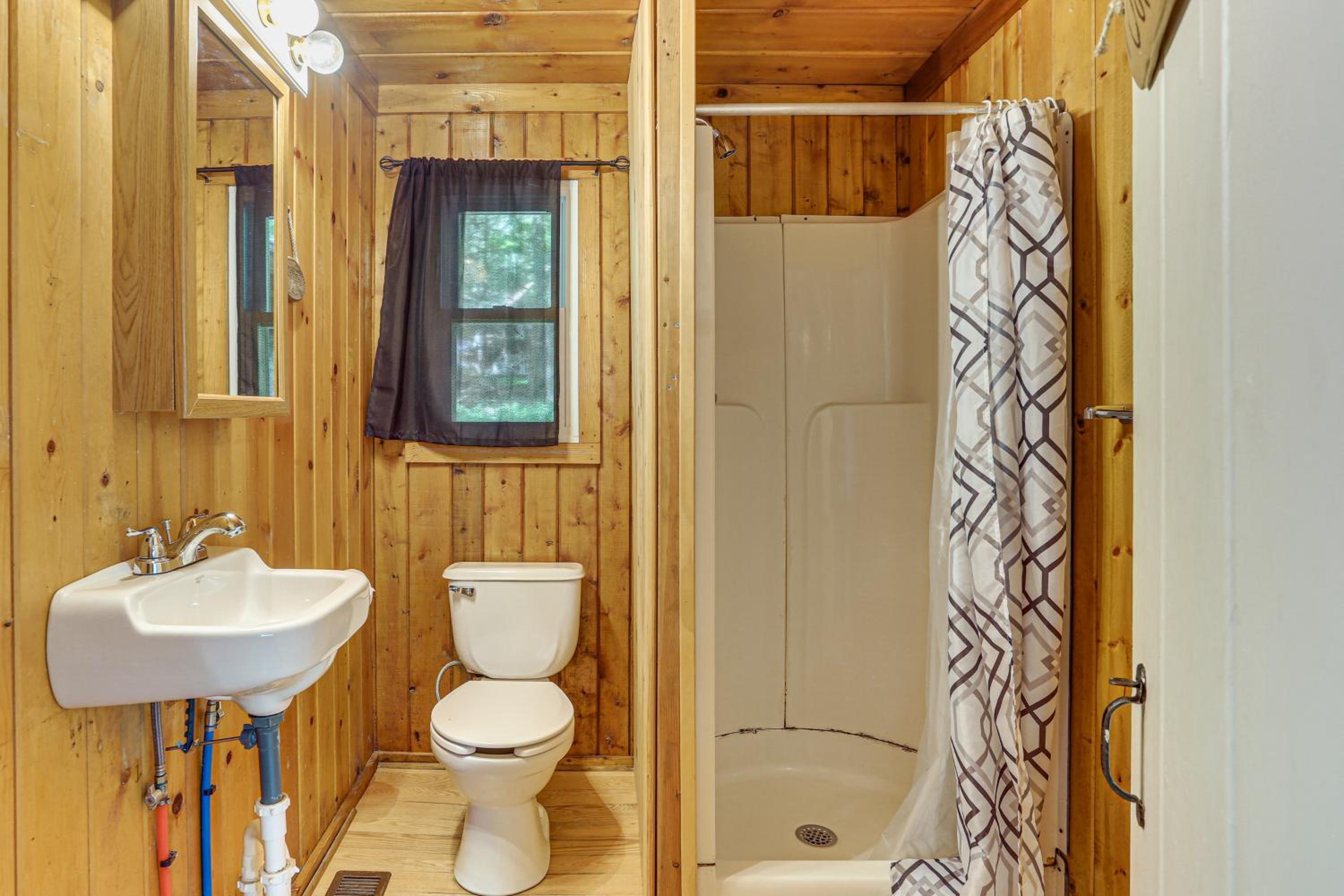 Boat, Hike and Fish Rustic Greenwood Retreat