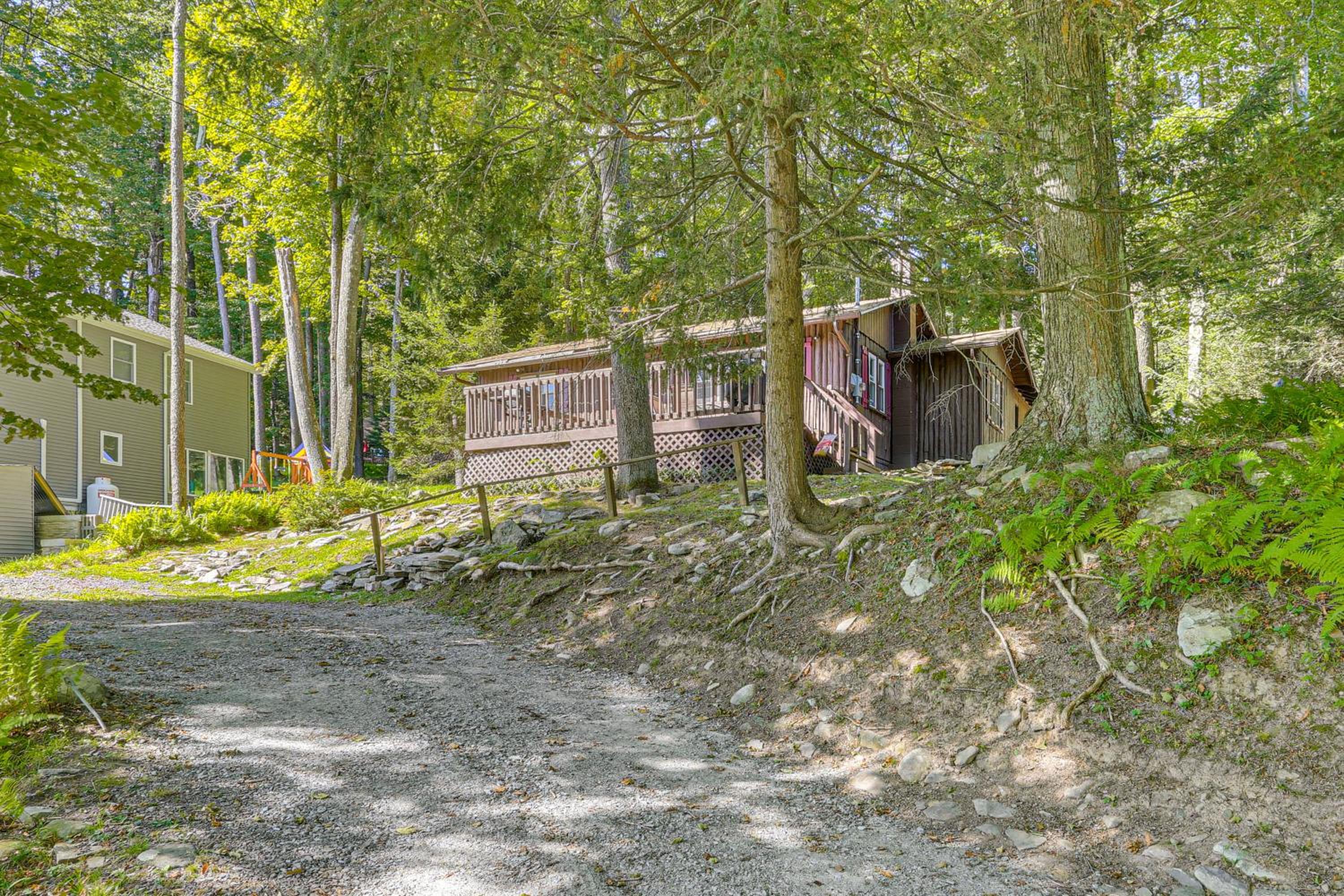 Boat, Hike and Fish Rustic Greenwood Retreat