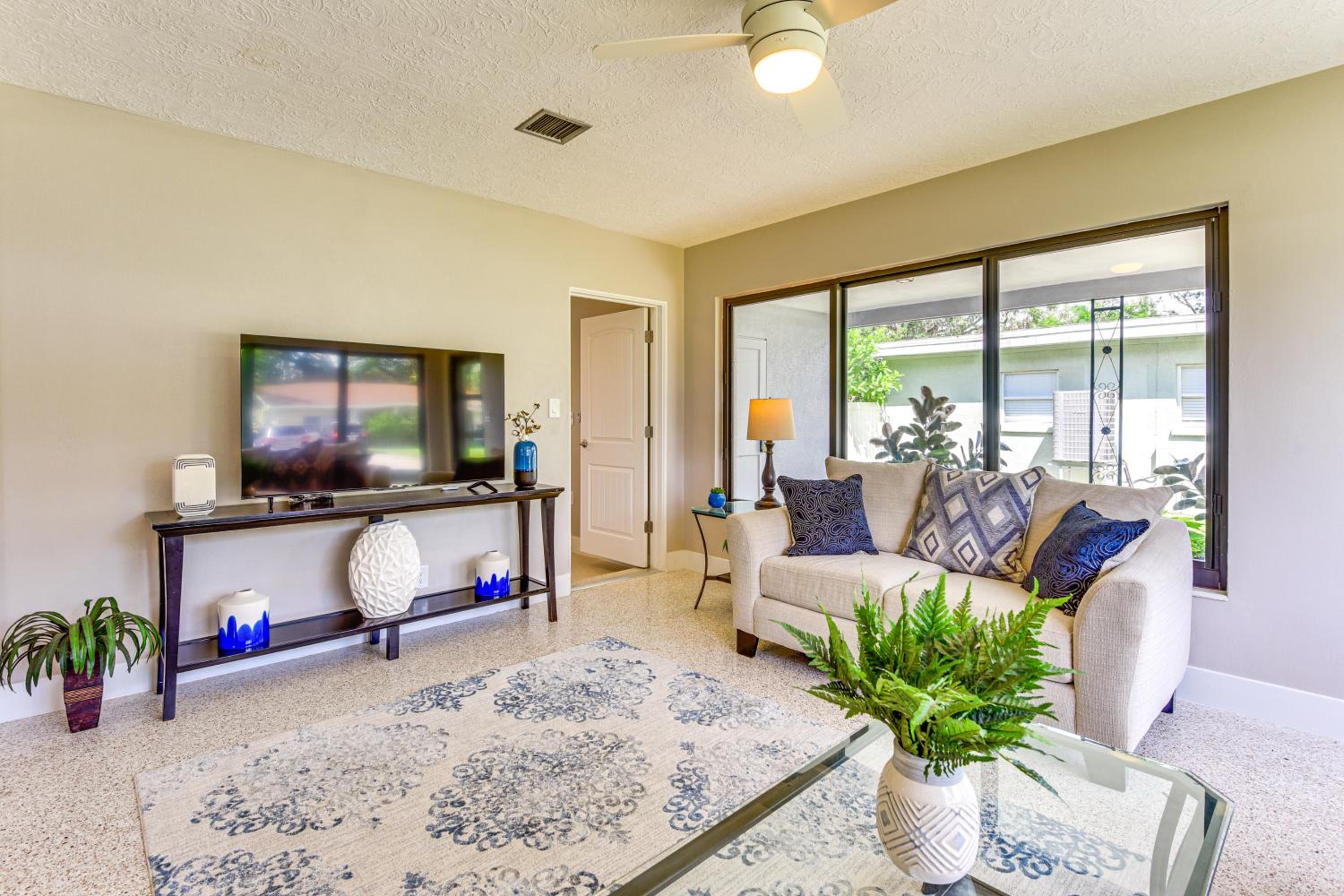 3 Mi to Downtown Bradenton Family Home with Yard!