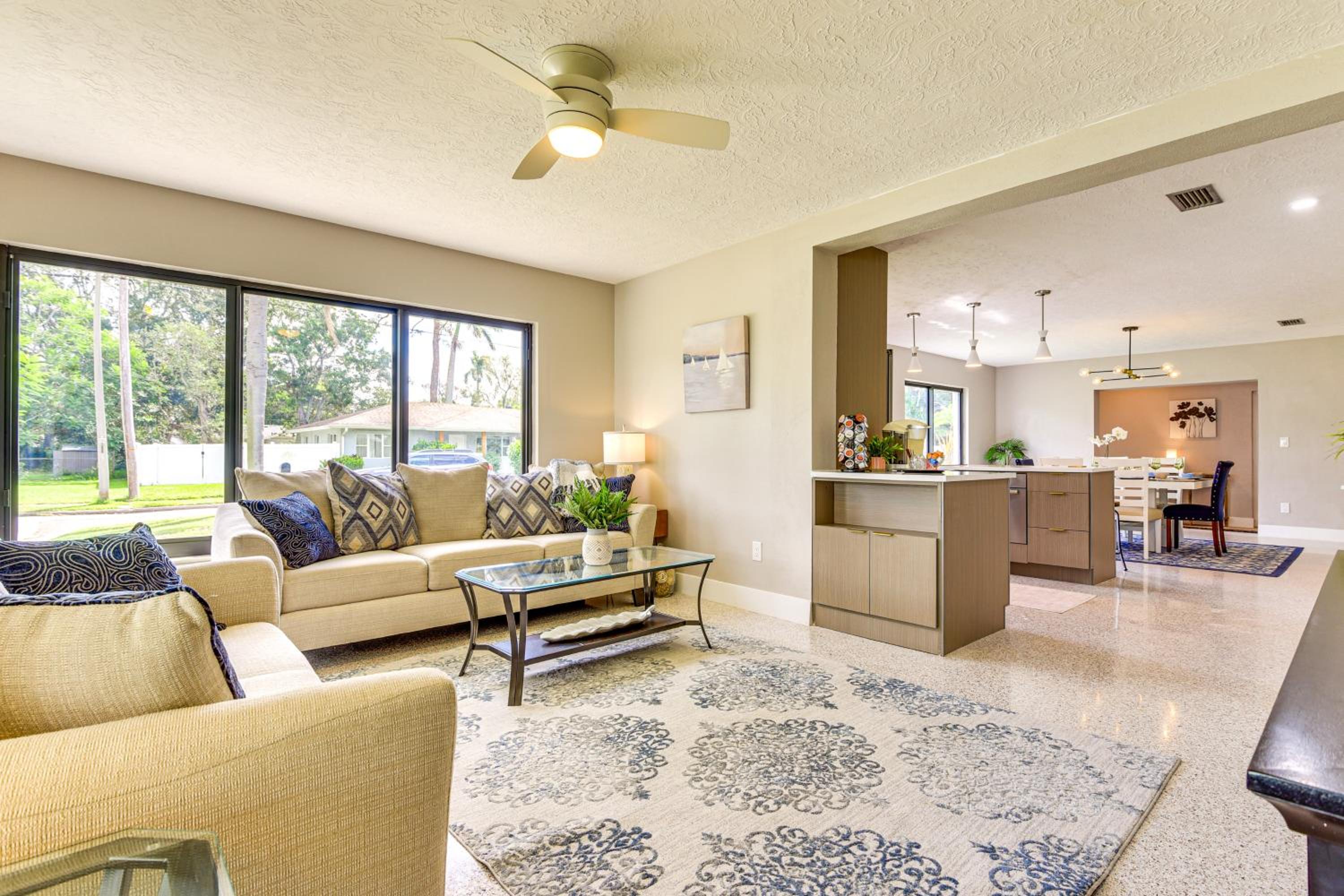 3 Mi to Downtown Bradenton Family Home with Yard!