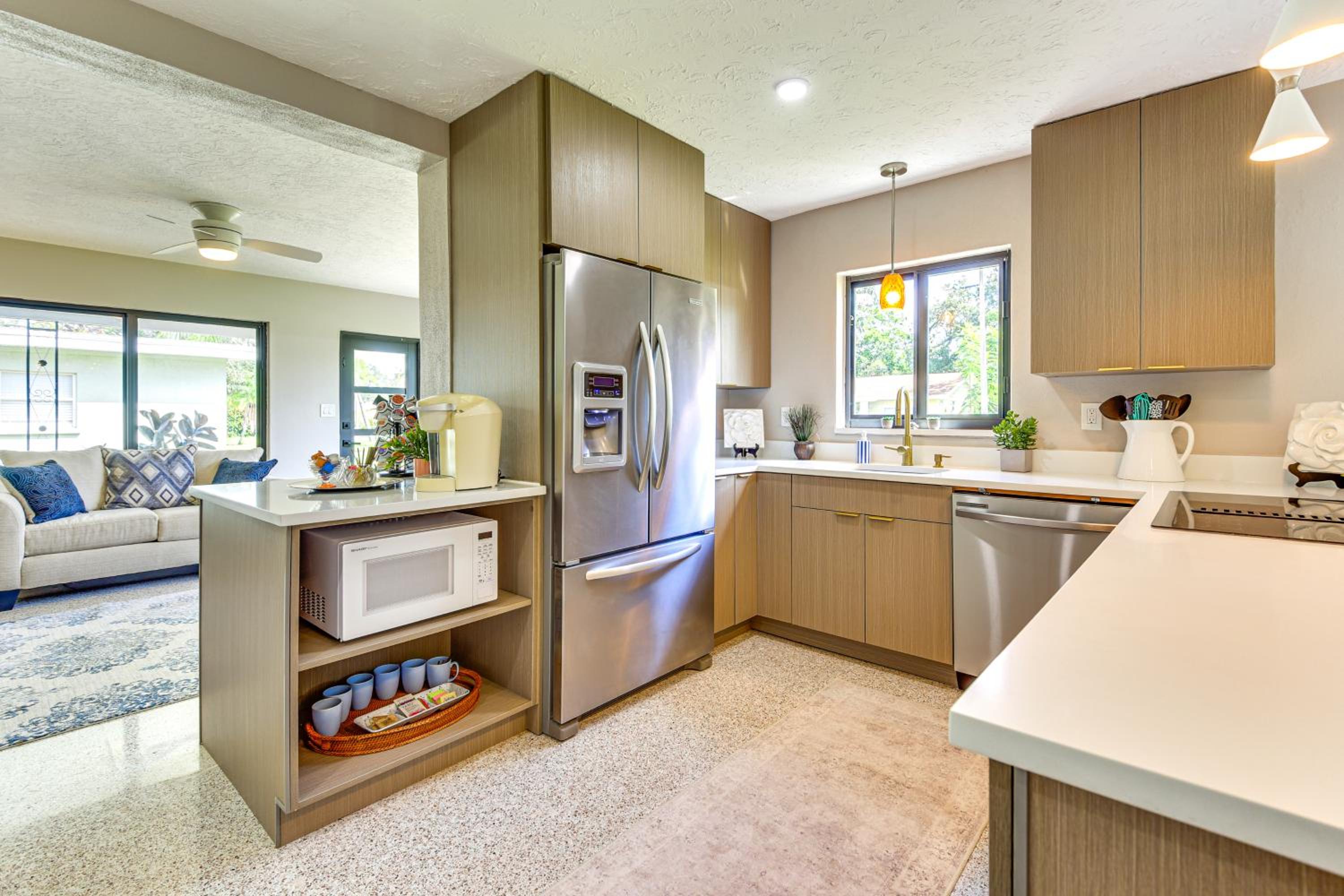 3 Mi to Downtown Bradenton Family Home with Yard!