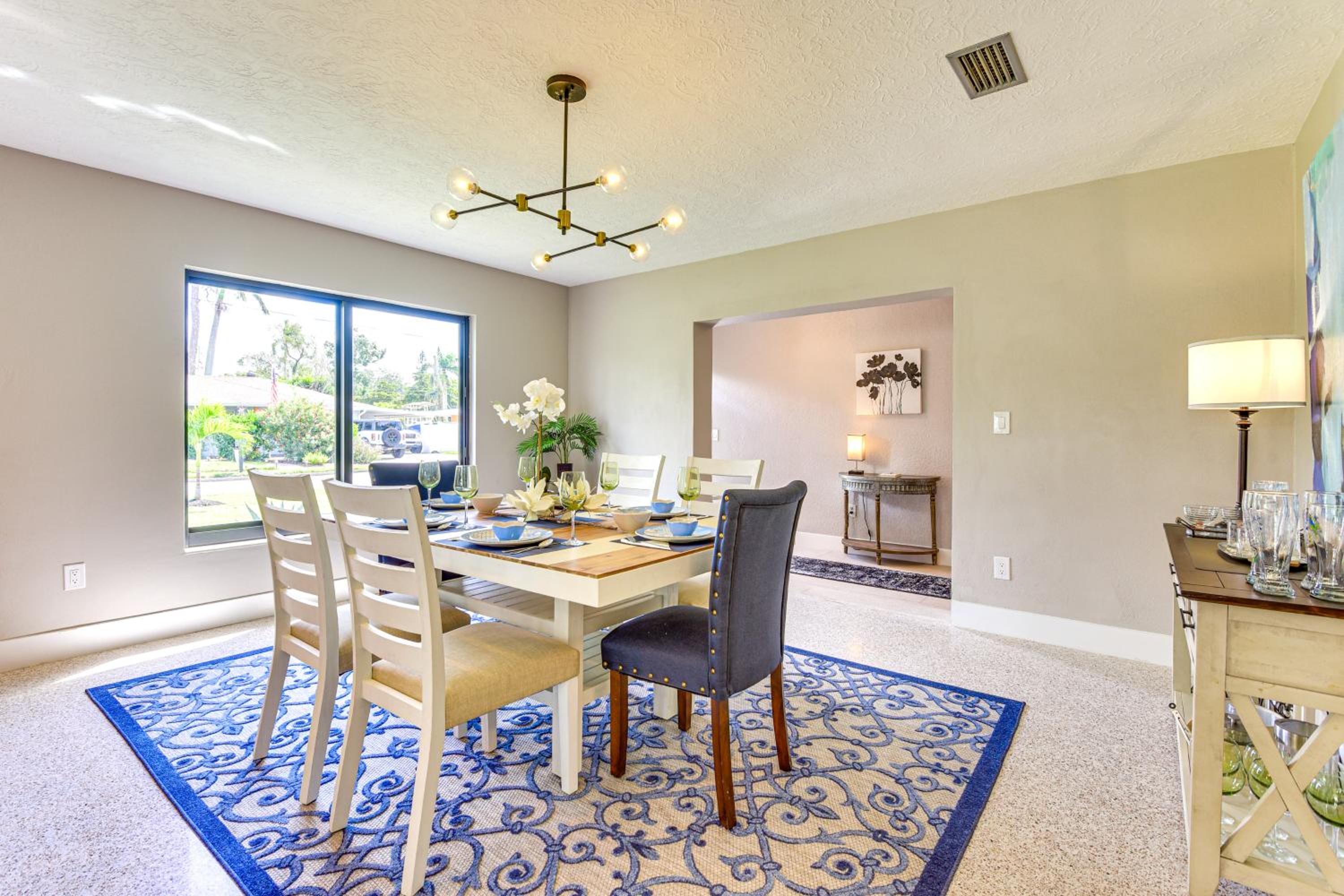 3 Mi to Downtown Bradenton Family Home with Yard!