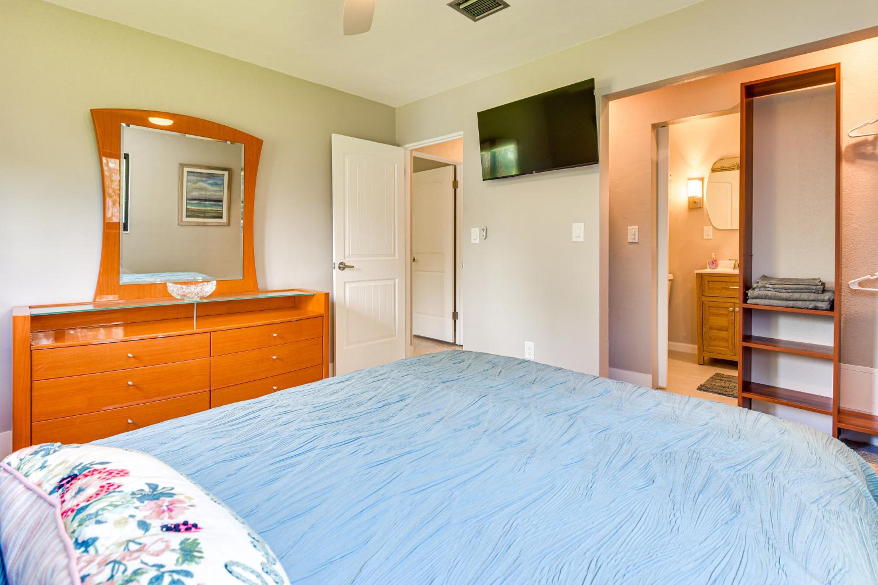 3 Mi to Downtown Bradenton Family Home with Yard!