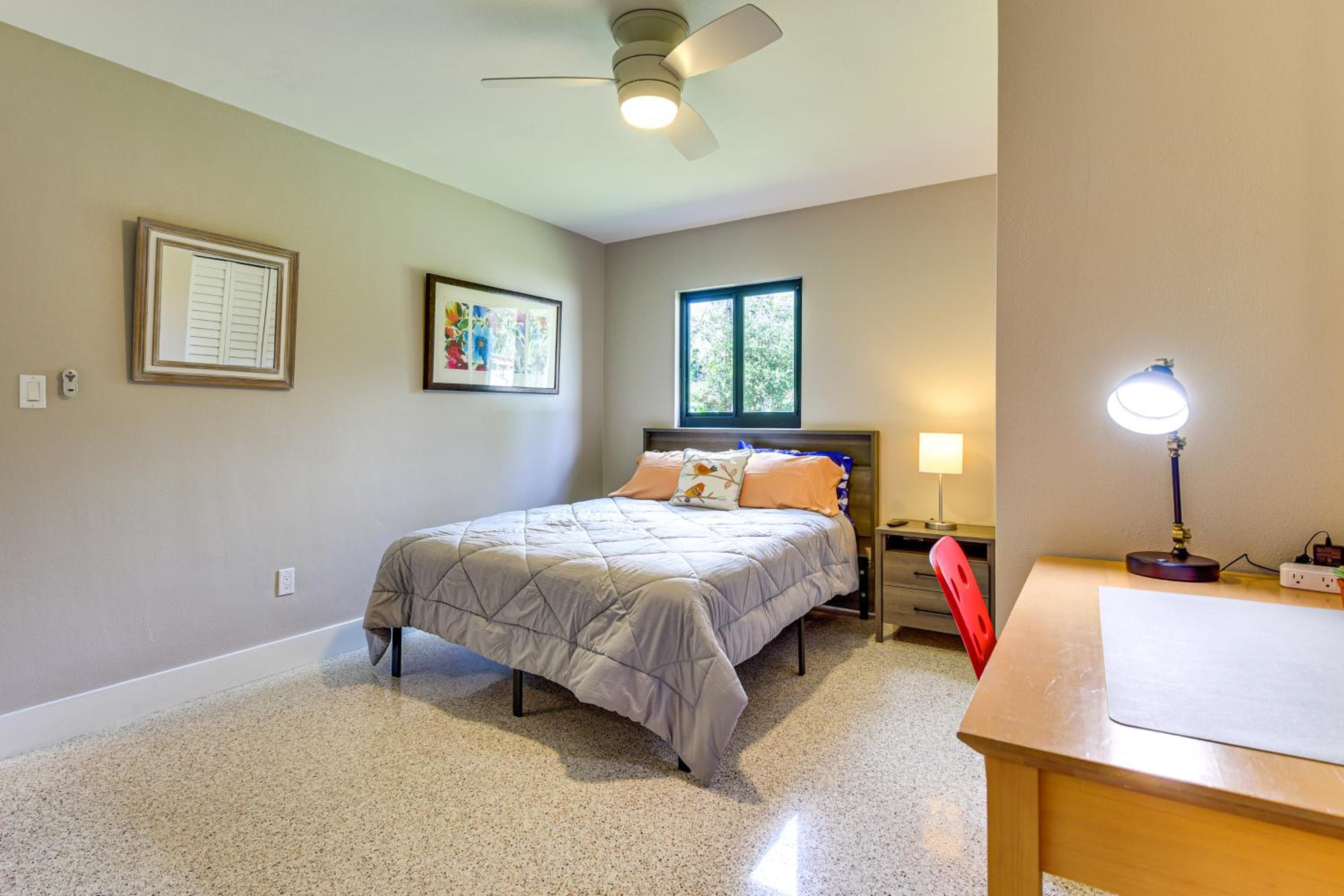 3 Mi to Downtown Bradenton Family Home with Yard!