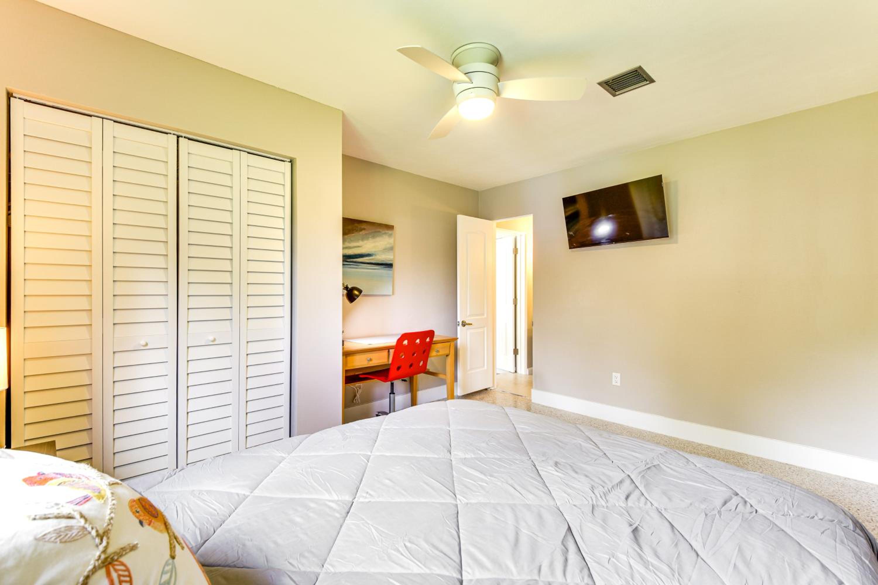 3 Mi to Downtown Bradenton Family Home with Yard!