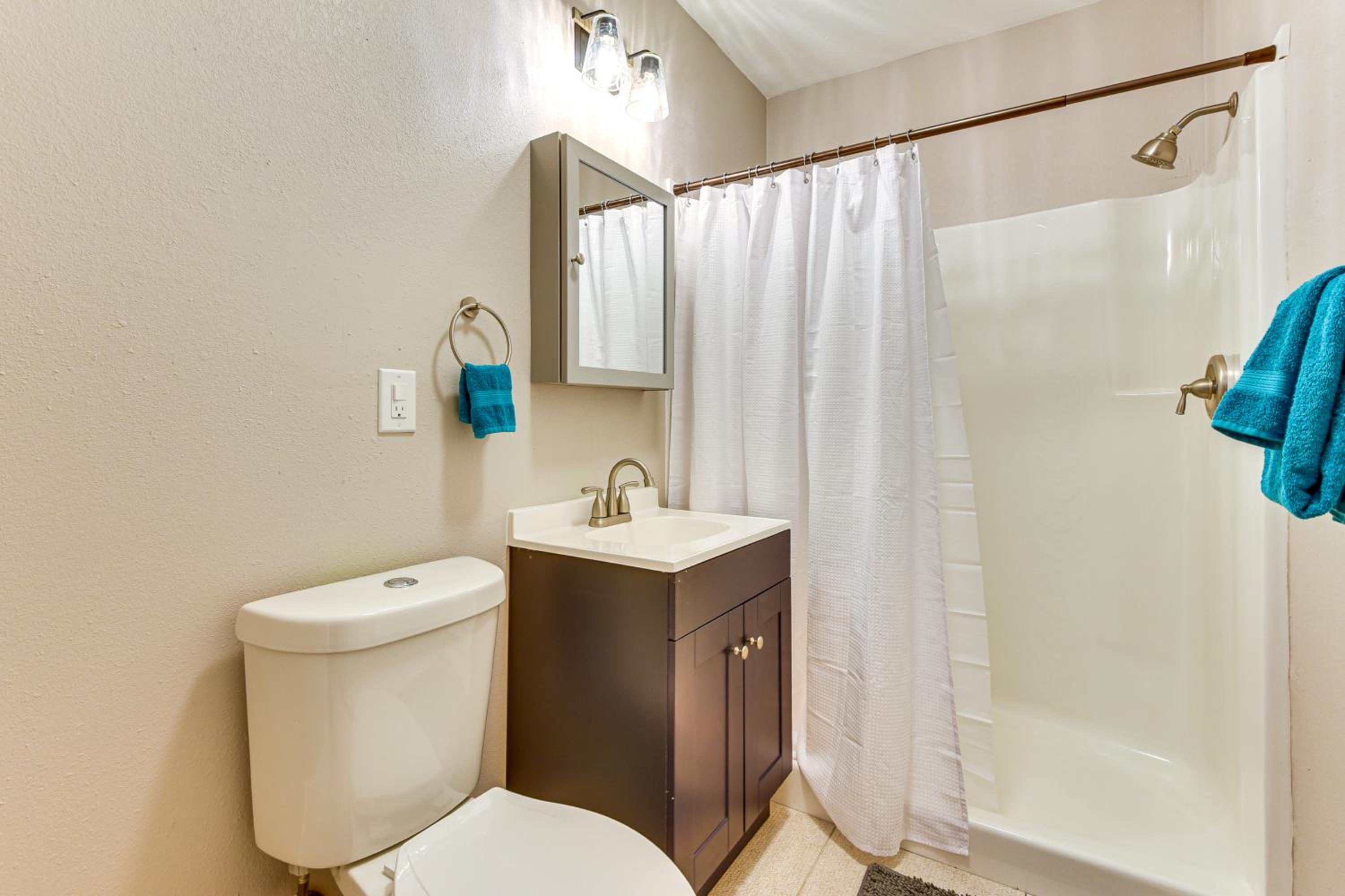 3 Mi to Downtown Bradenton Family Home with Yard!