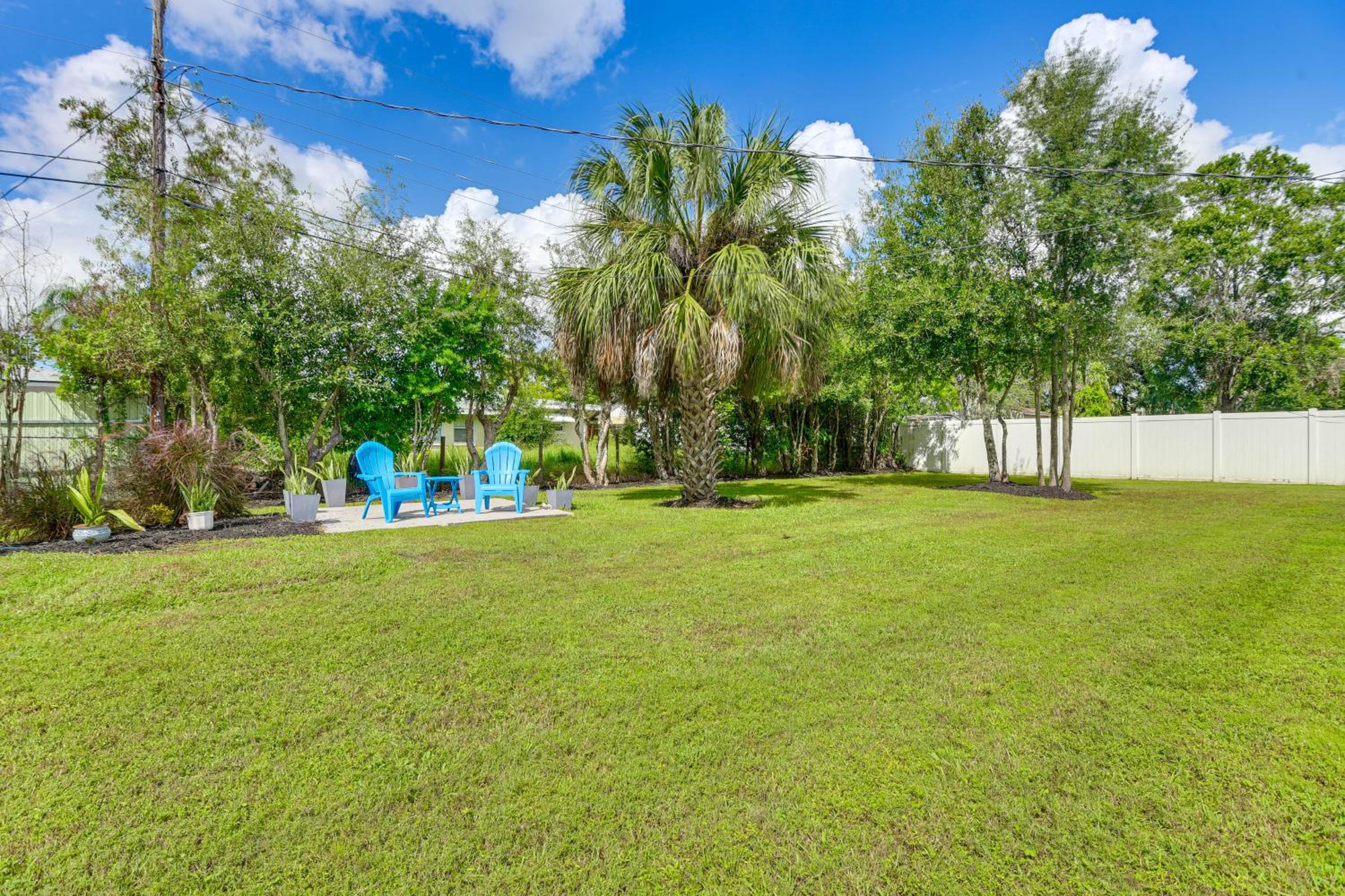 3 Mi to Downtown Bradenton Family Home with Yard!