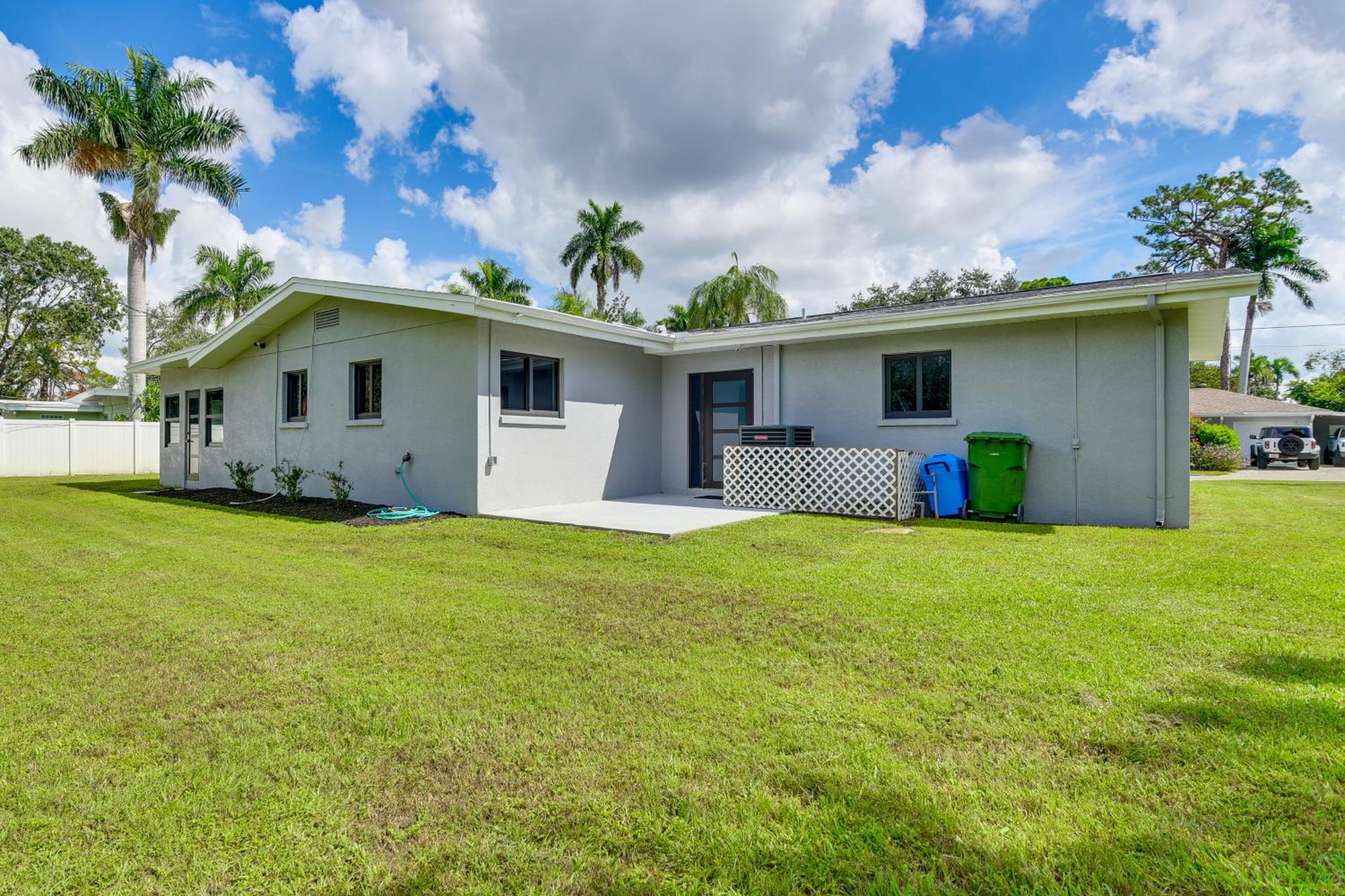 3 Mi to Downtown Bradenton Family Home with Yard!