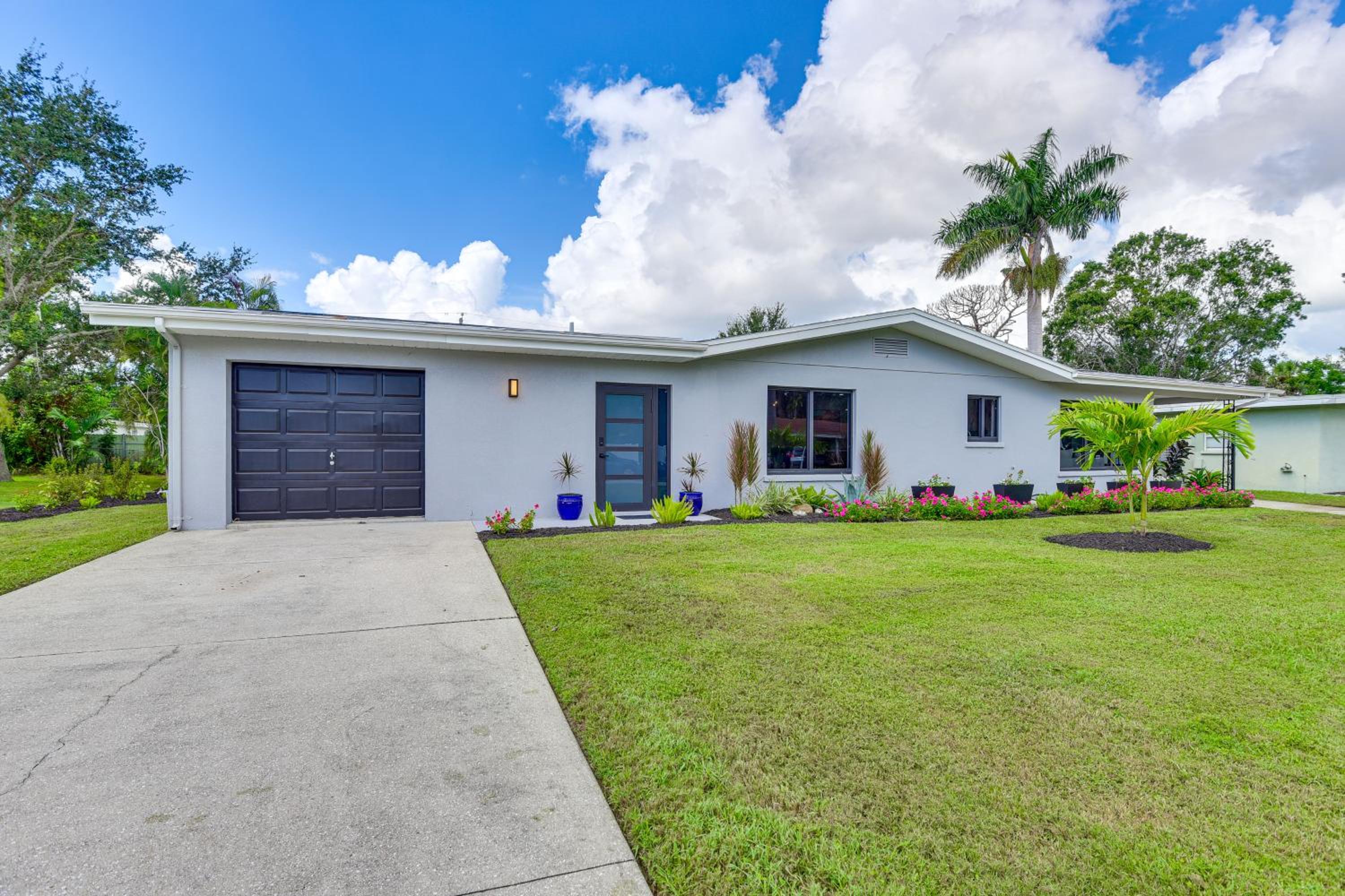 3 Mi to Downtown Bradenton Family Home with Yard!