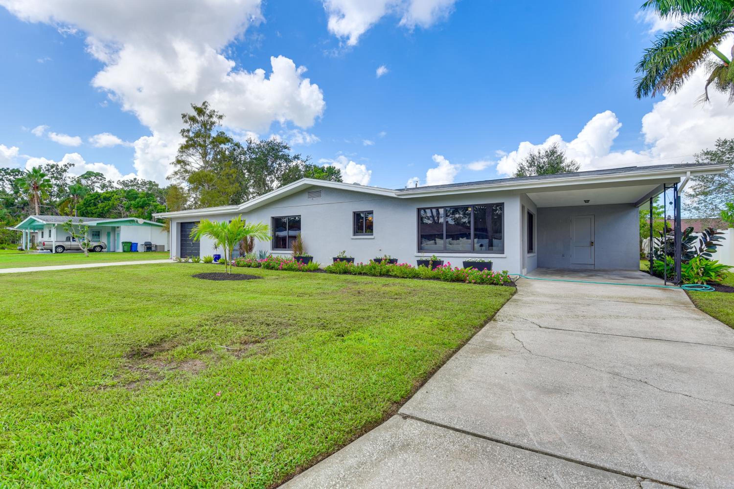 3 Mi to Downtown Bradenton Family Home with Yard!