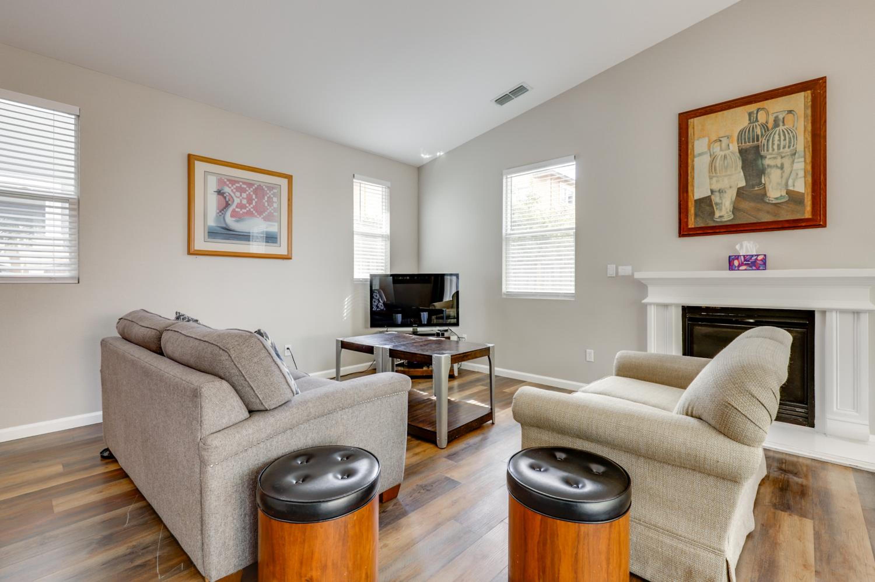 Quiet and Convenient! Santa Rosa Family Home with Yard
