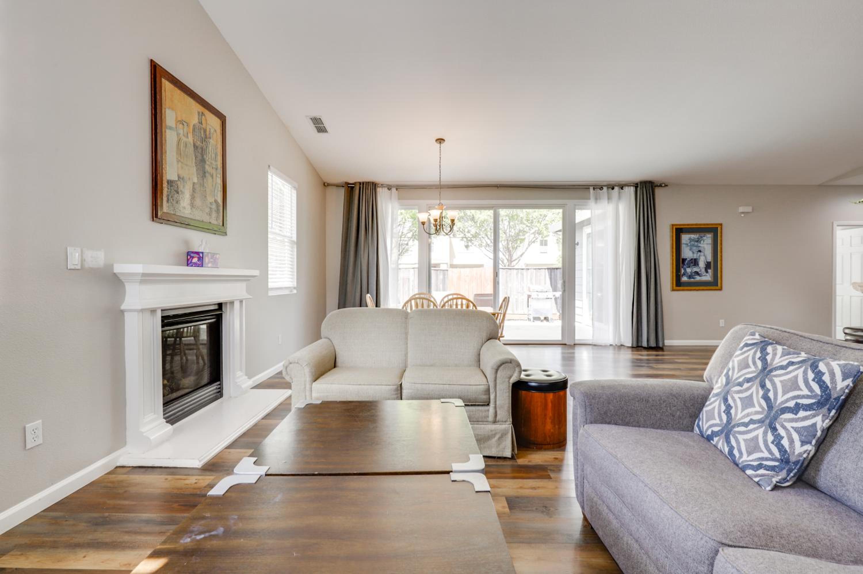 Quiet and Convenient! Santa Rosa Family Home with Yard