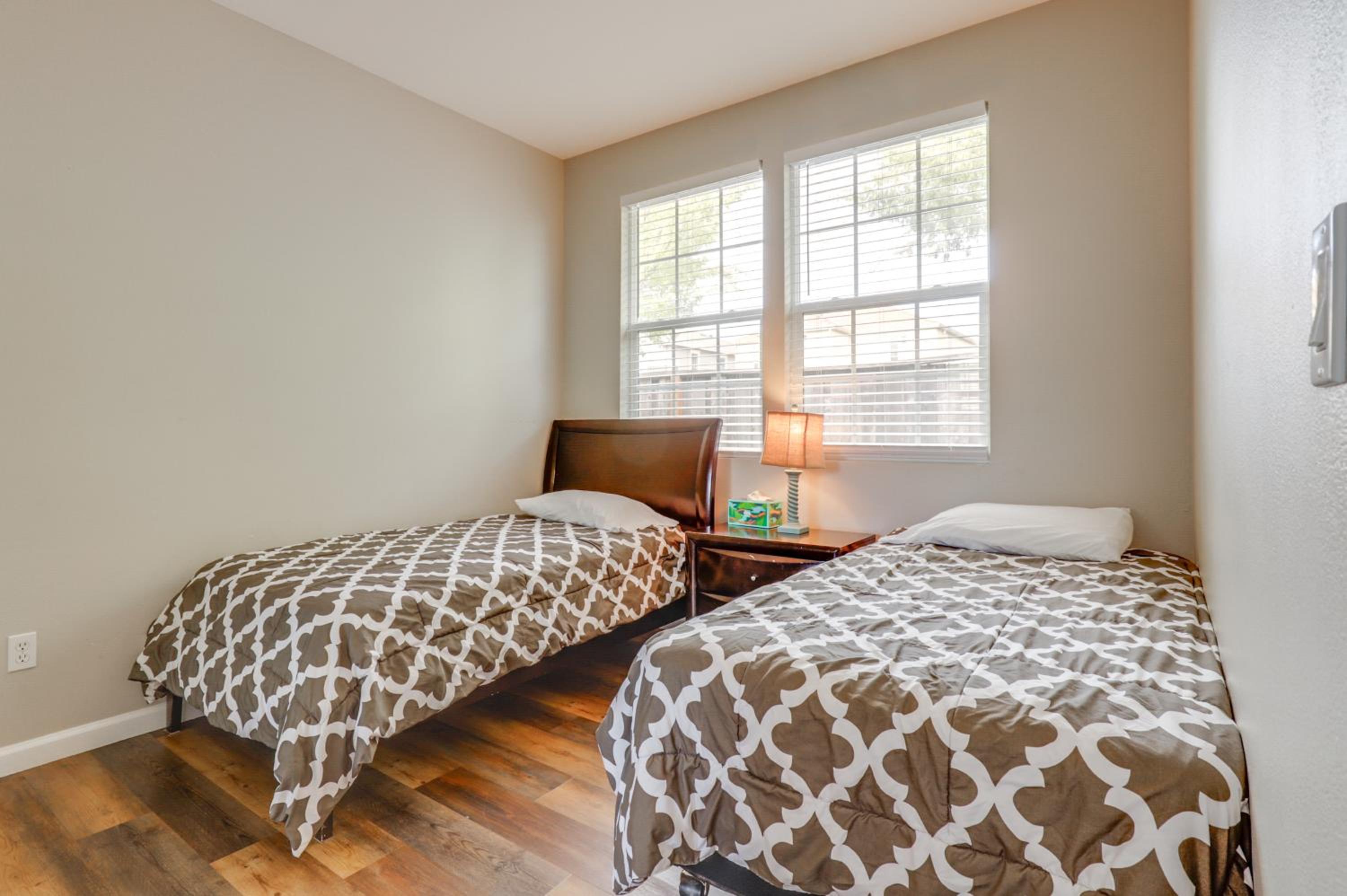 Quiet and Convenient! Santa Rosa Family Home with Yard
