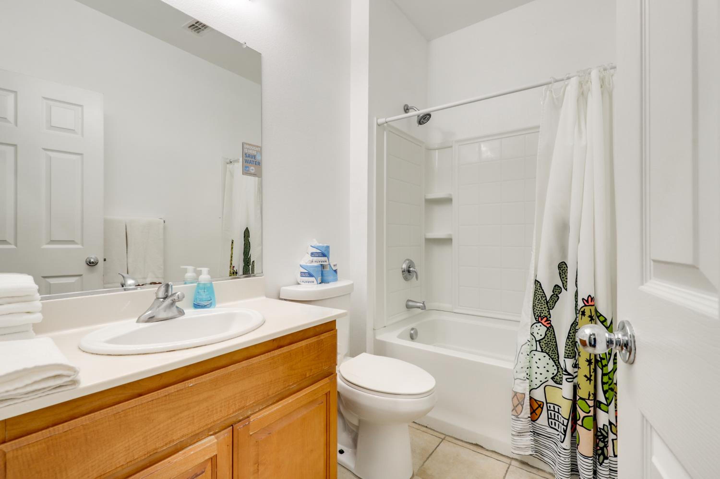 Quiet and Convenient! Santa Rosa Family Home with Yard