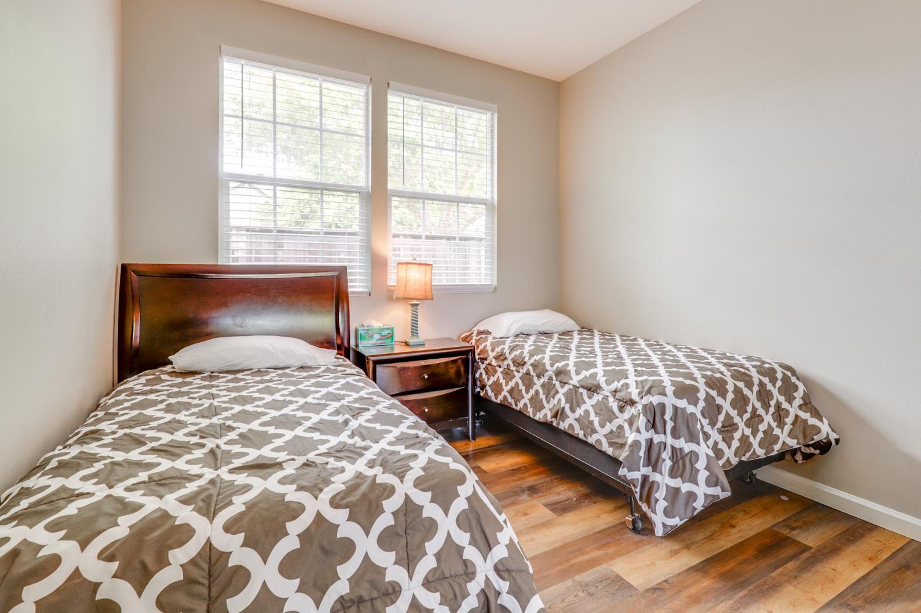 Quiet and Convenient! Santa Rosa Family Home with Yard
