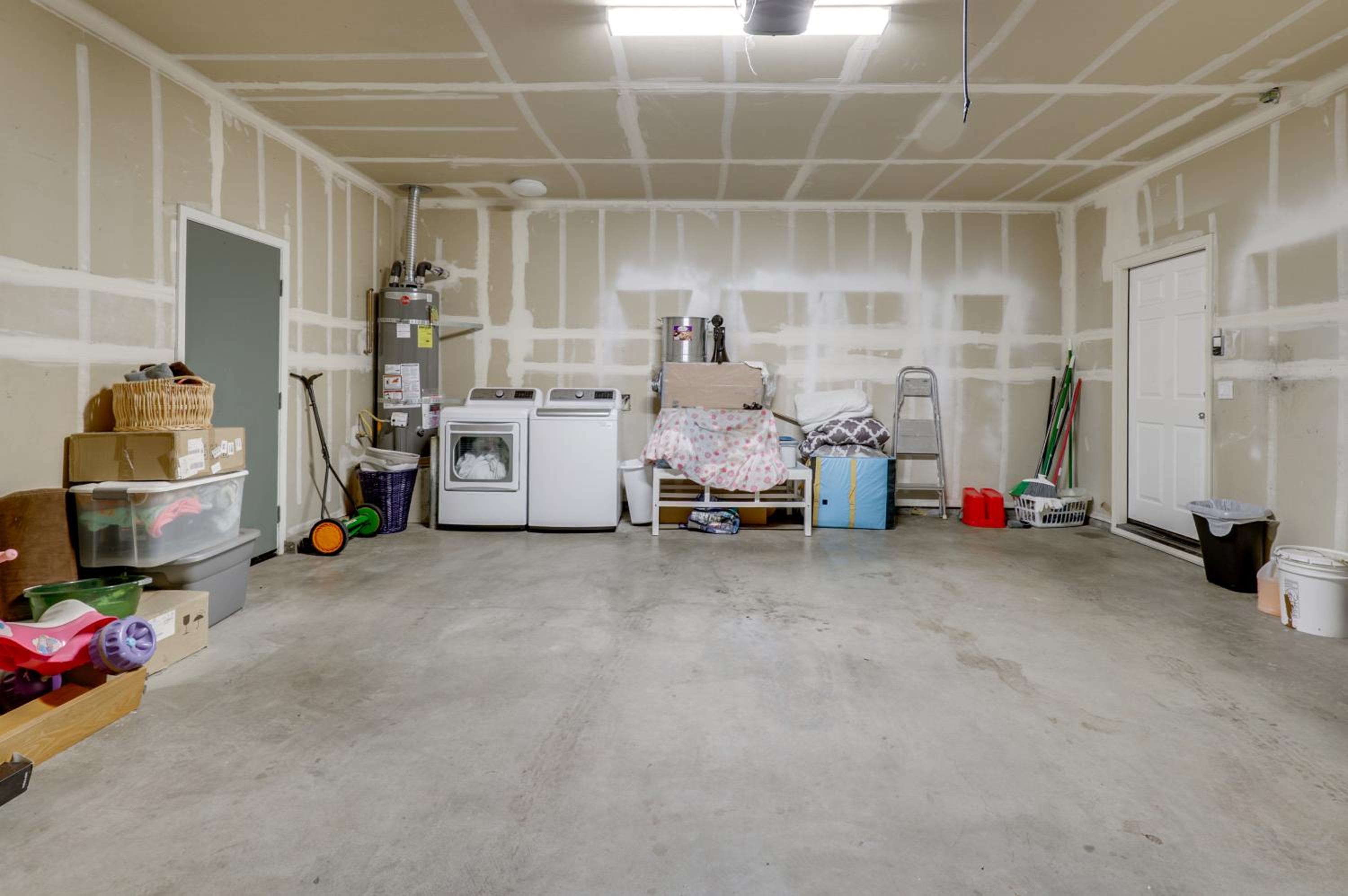 Quiet and Convenient! Santa Rosa Family Home with Yard
