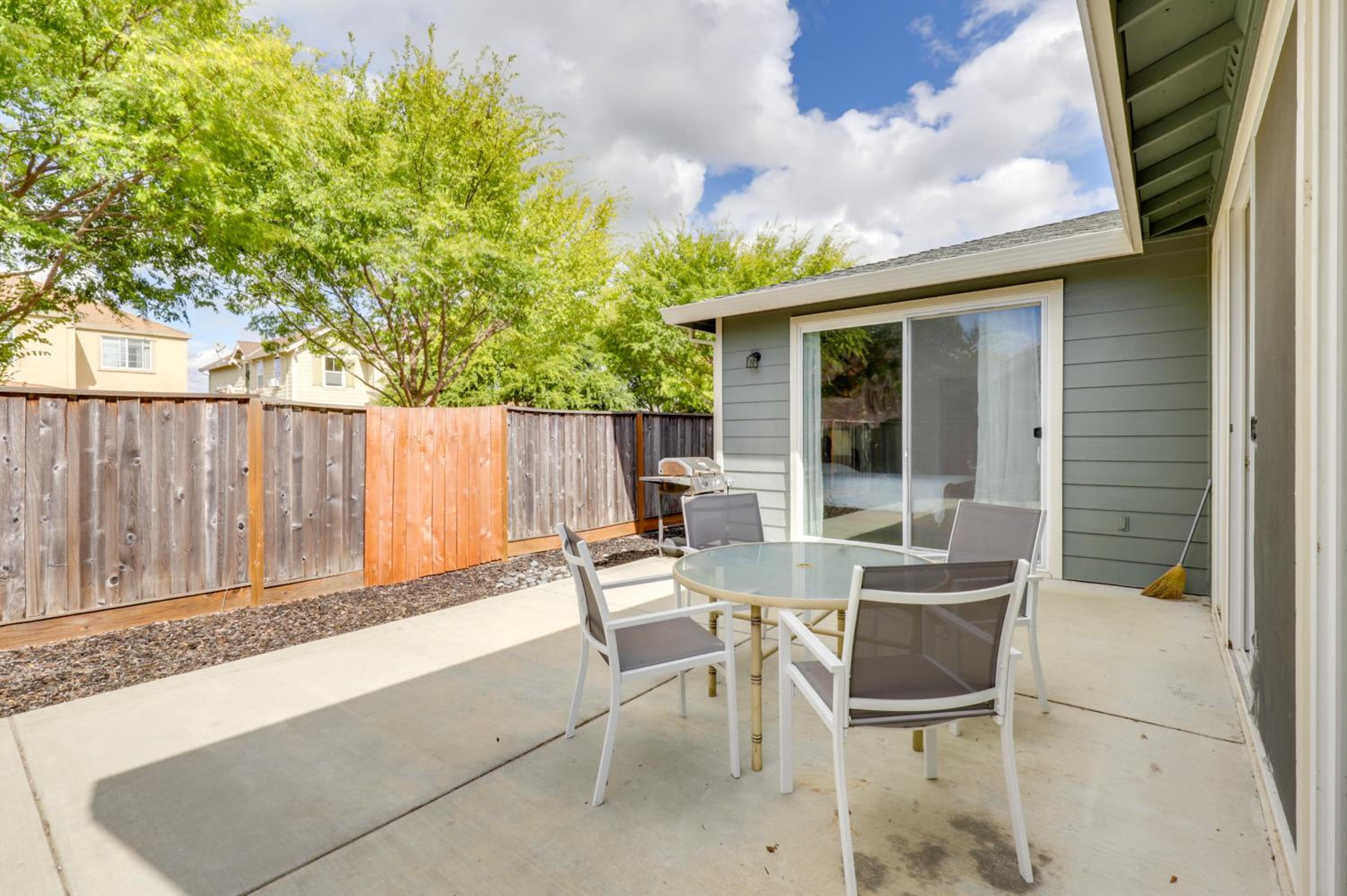 Quiet and Convenient! Santa Rosa Family Home with Yard