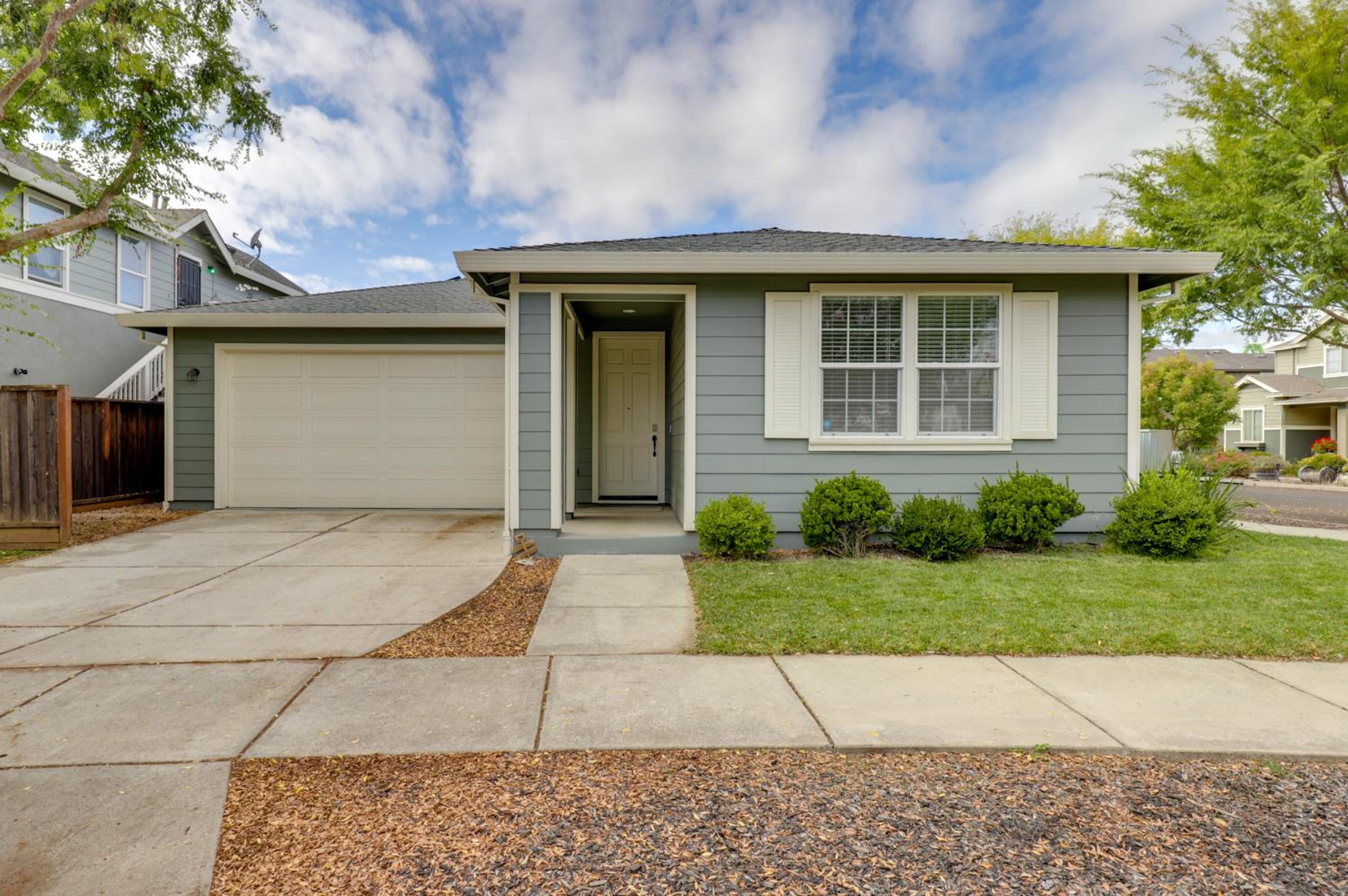 Quiet and Convenient! Santa Rosa Family Home with Yard