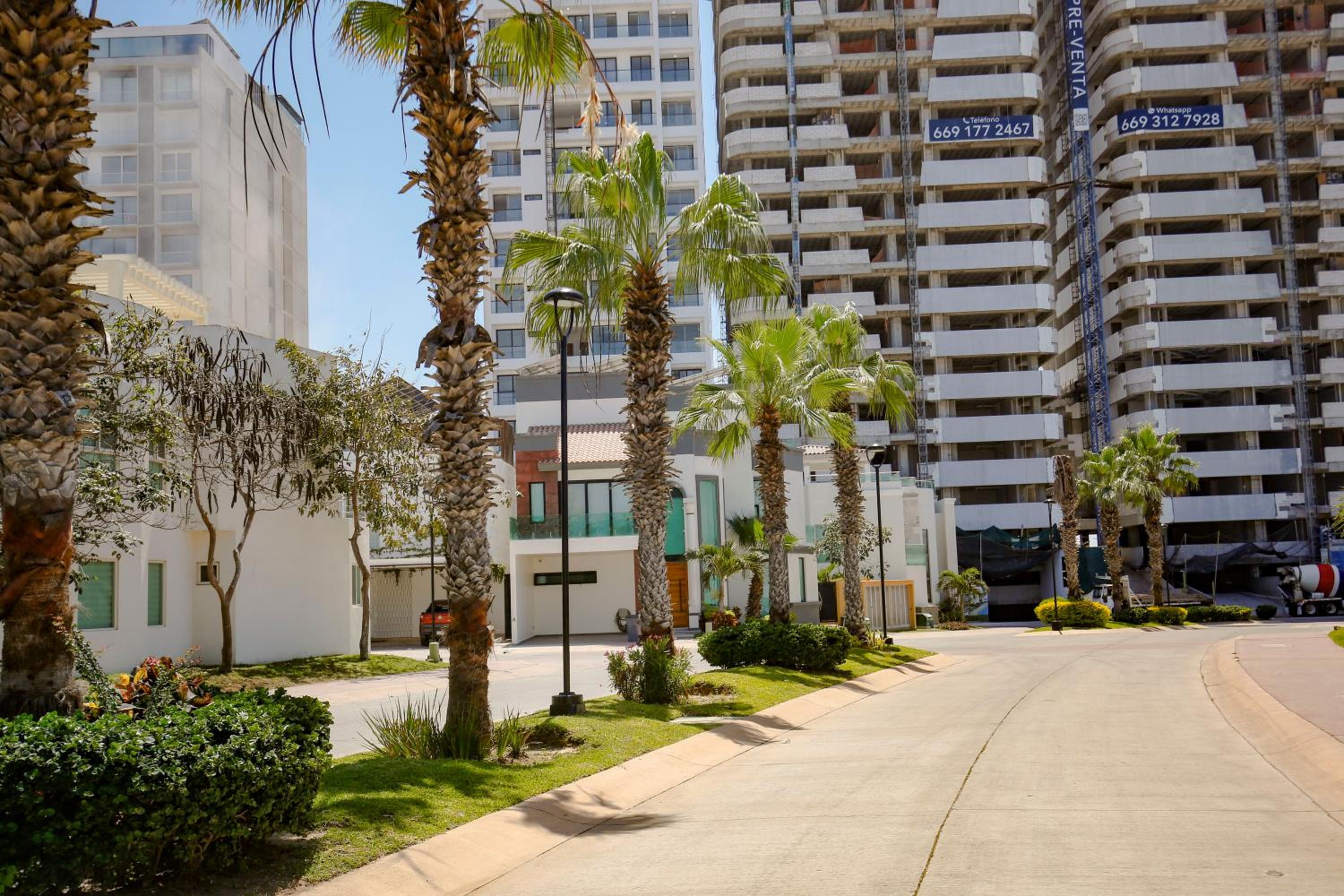 House in Punta Cerritos 3 Bedrooms and Rooftop