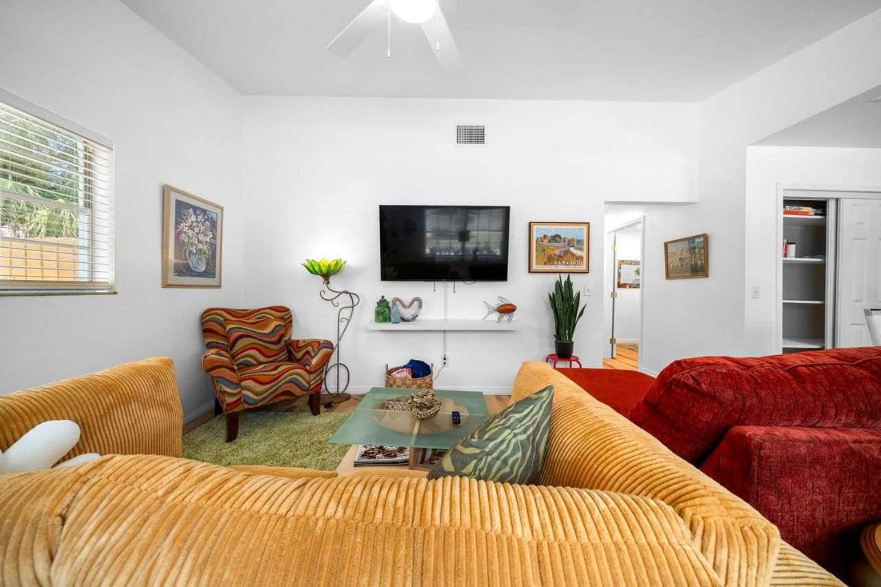 The Happy Haven - Near Manatee Tours - Pet Friendly
