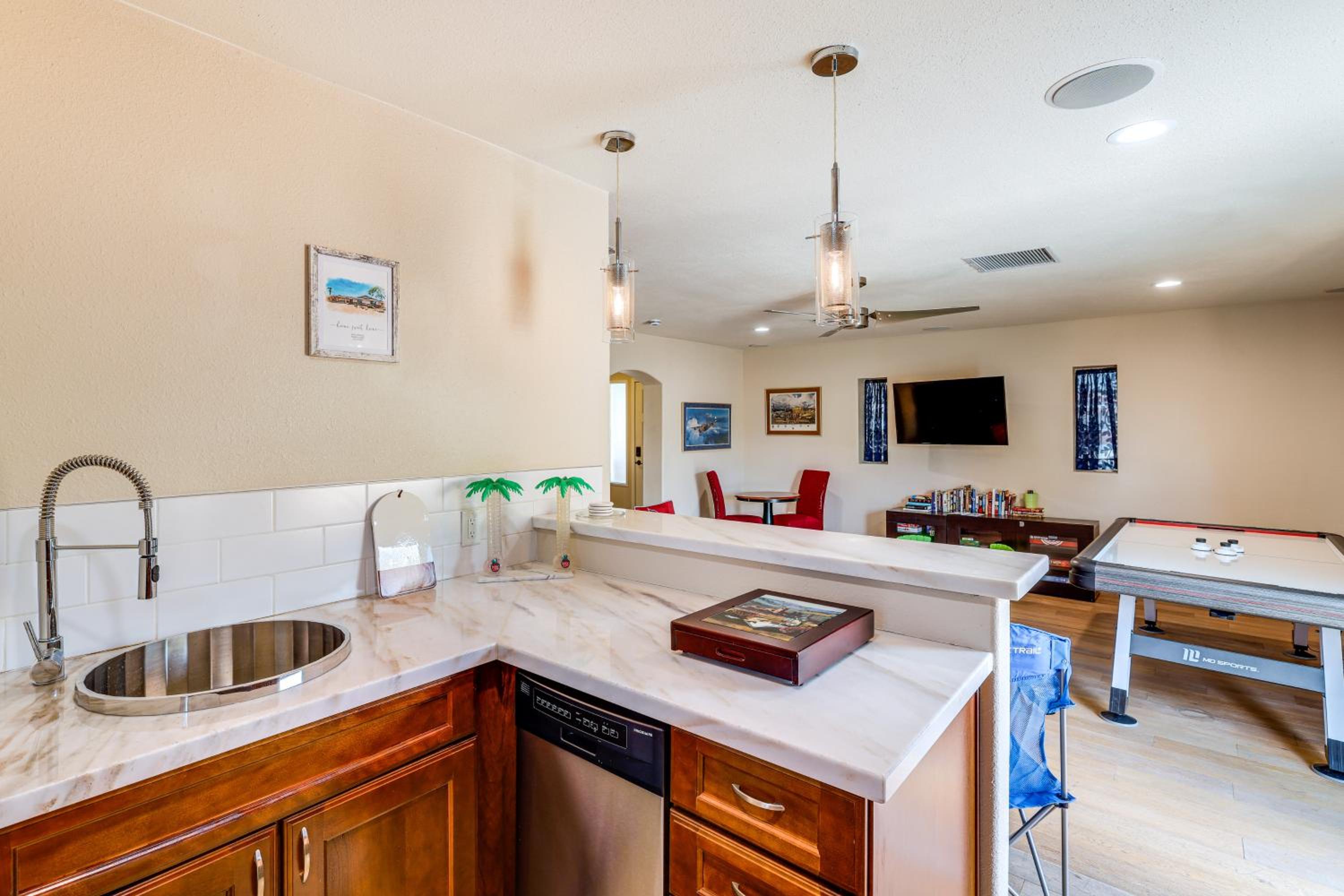 Game Room and Pet-Friendly Yard! Family Phoenix Gem