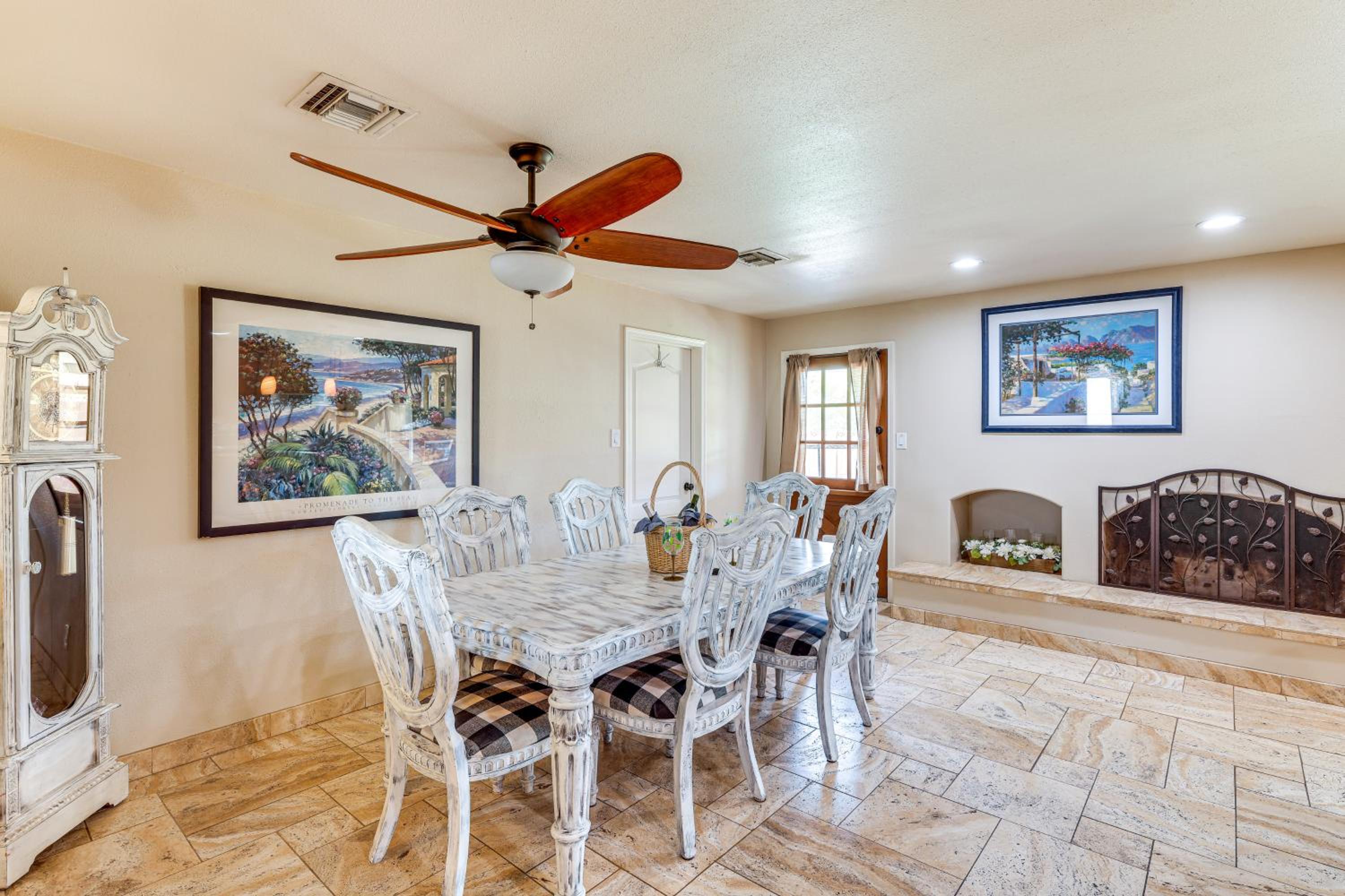 Game Room and Pet-Friendly Yard! Family Phoenix Gem