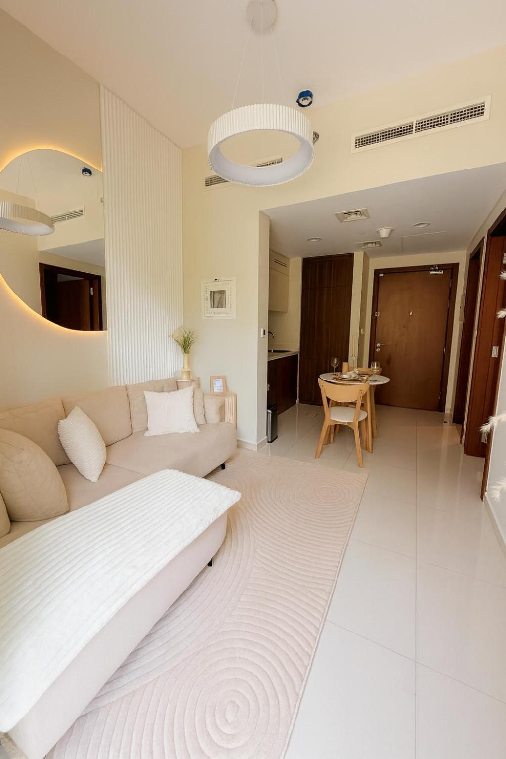 Modern 1BR Near Burj Khalifa Business Bay Reva Apt