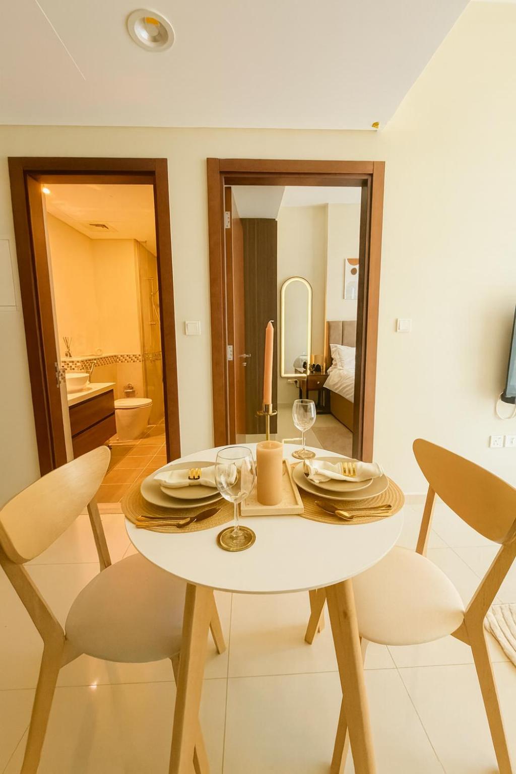 Modern 1BR Near Burj Khalifa Business Bay Reva Apt