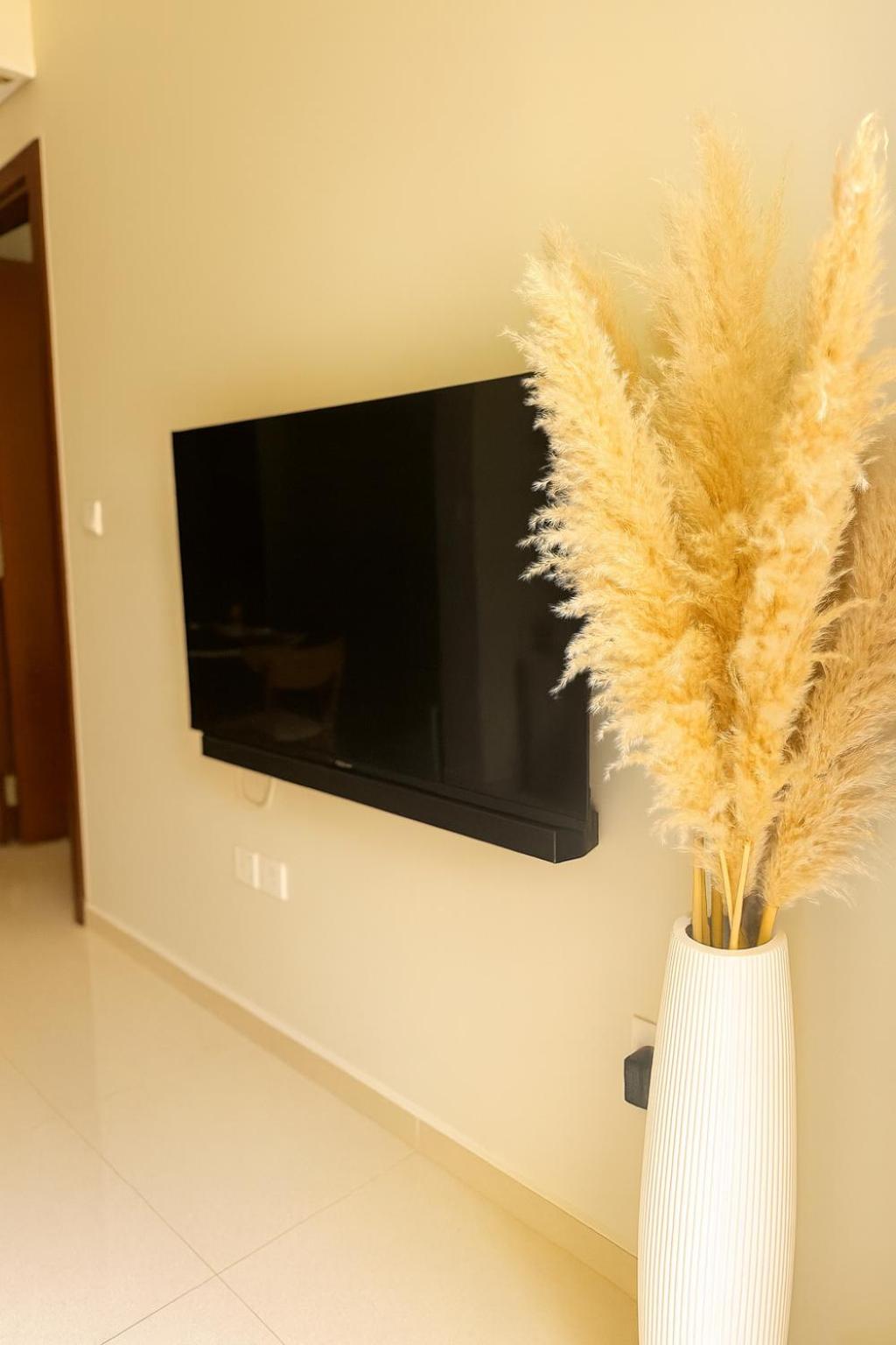 Modern 1BR Near Burj Khalifa Business Bay Reva Apt