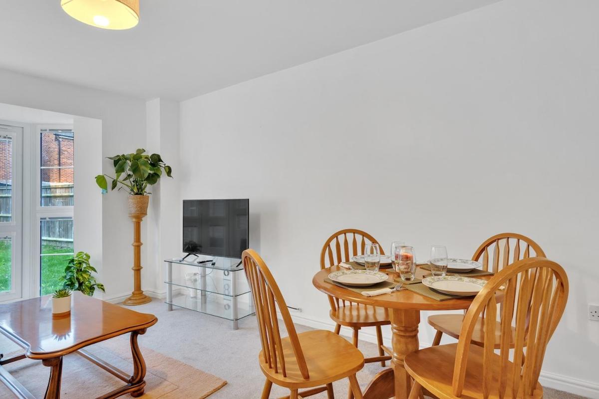 Stylish Townhouse -3 bed, work stay, Free Parking-Kingsway