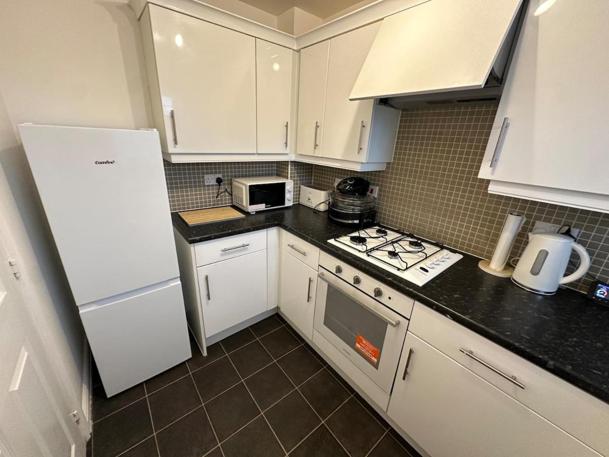 Stylish Townhouse -3 bed, work stay, Free Parking-Kingsway