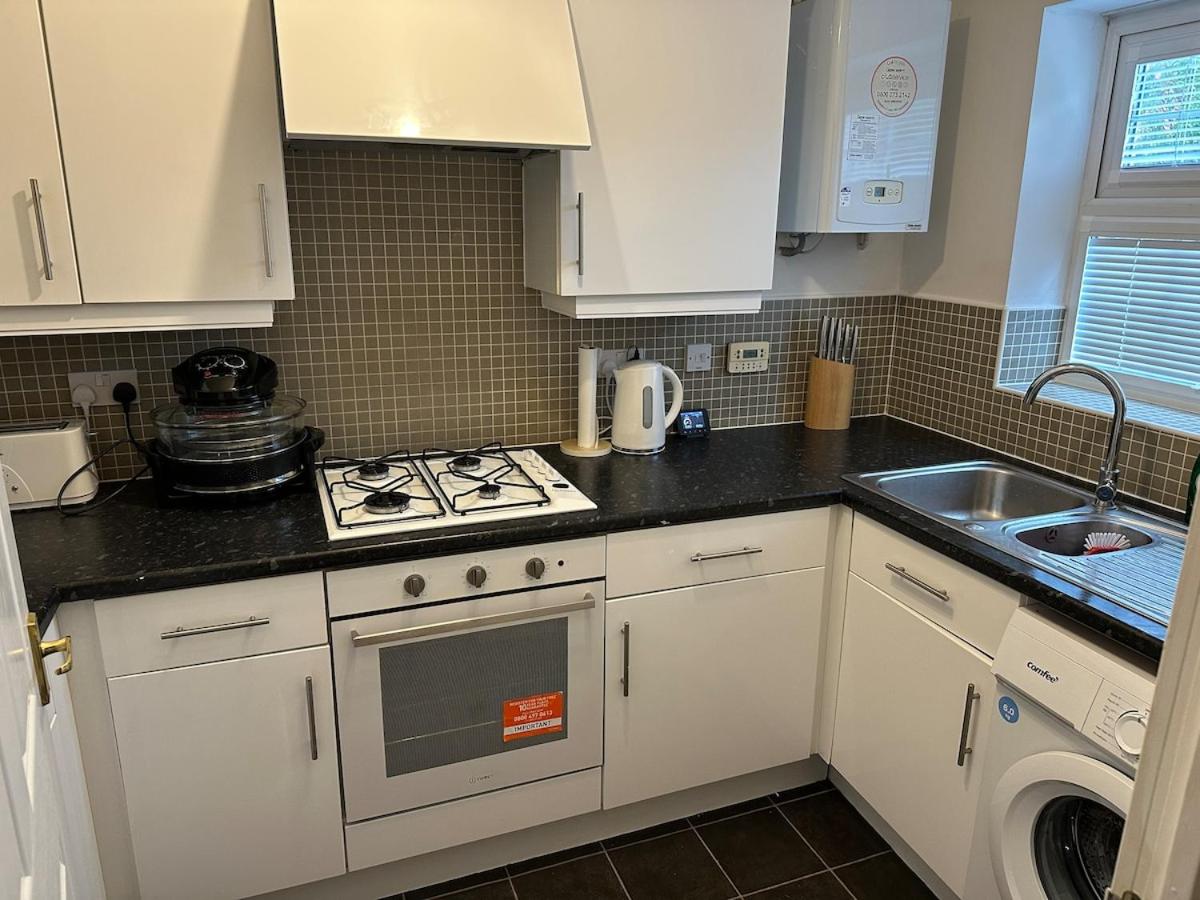 Stylish Townhouse -3 bed, work stay, Free Parking-Kingsway