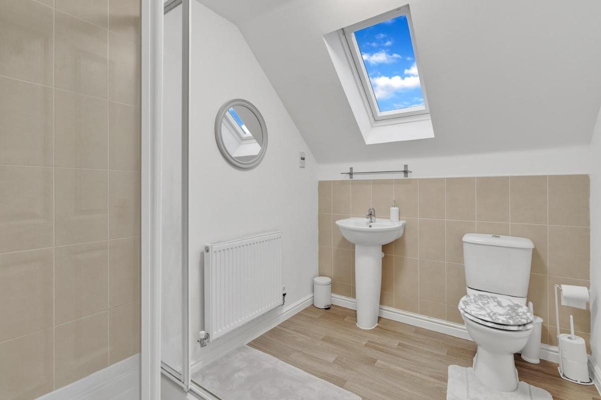 Stylish Townhouse -3 bed, work stay, Free Parking-Kingsway