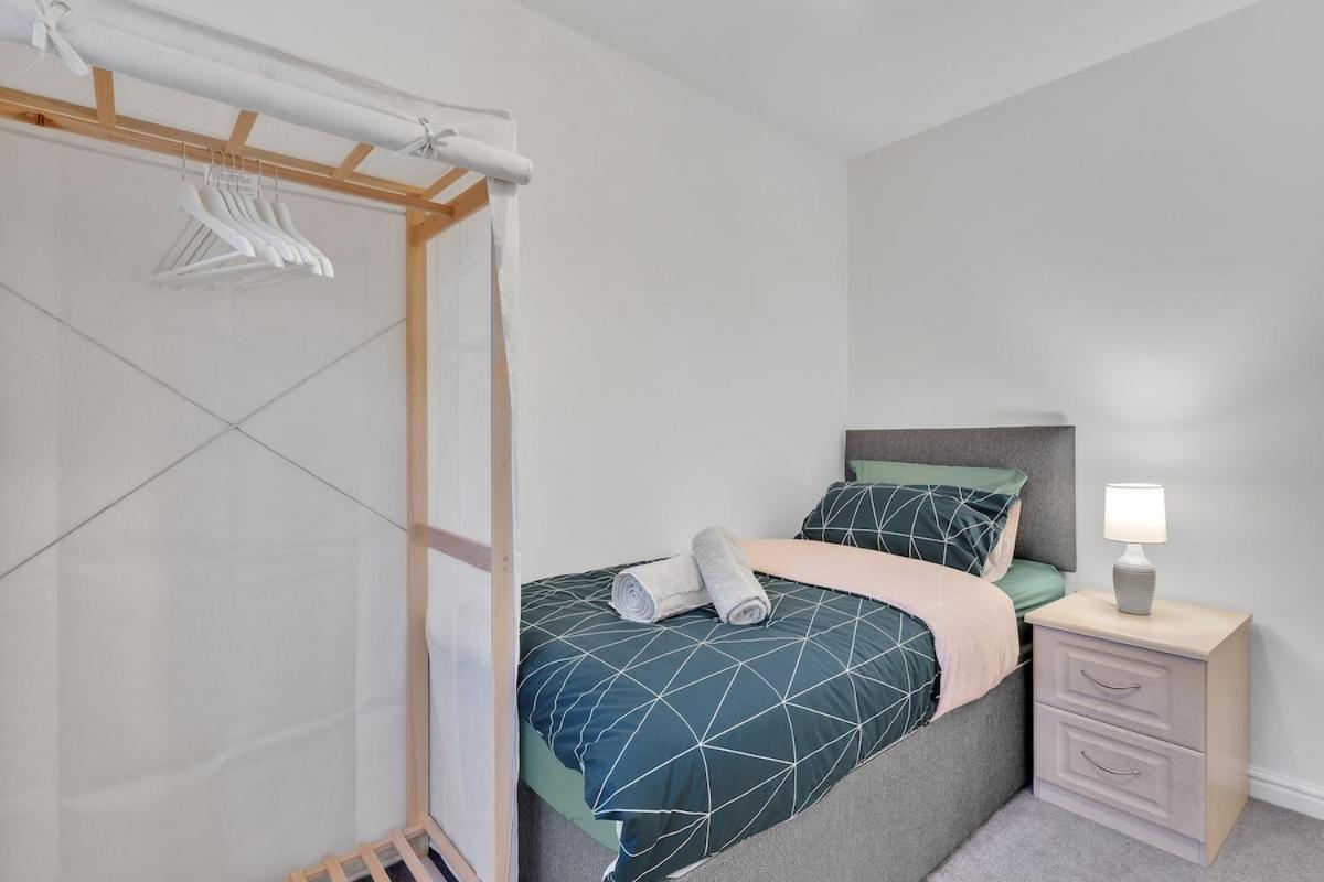Stylish Townhouse -3 bed, work stay, Free Parking-Kingsway