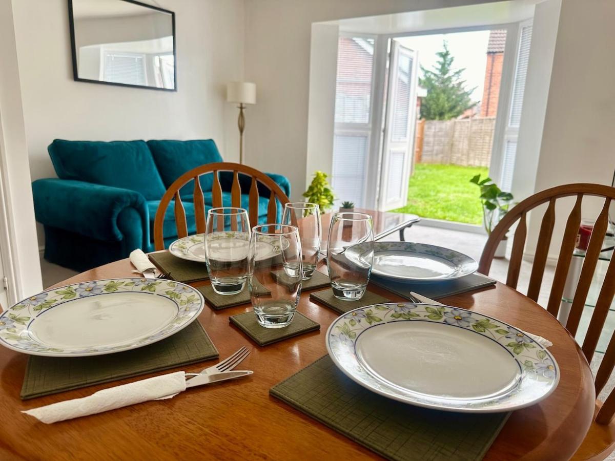 Stylish Townhouse -3 bed, work stay, Free Parking-Kingsway