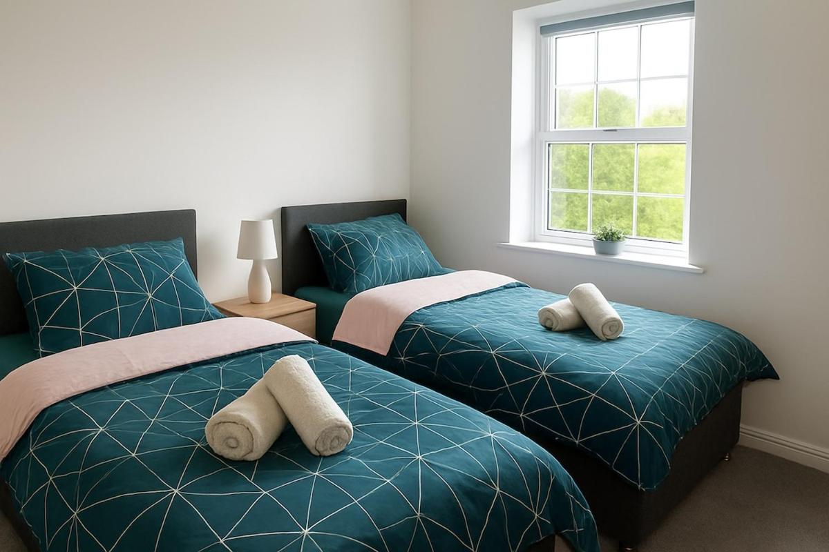 Stylish Townhouse -3 bed, work stay, Free Parking-Kingsway