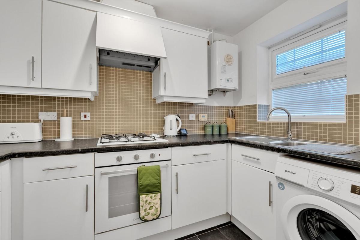 Stylish Townhouse -3 bed, work stay, Free Parking-Kingsway