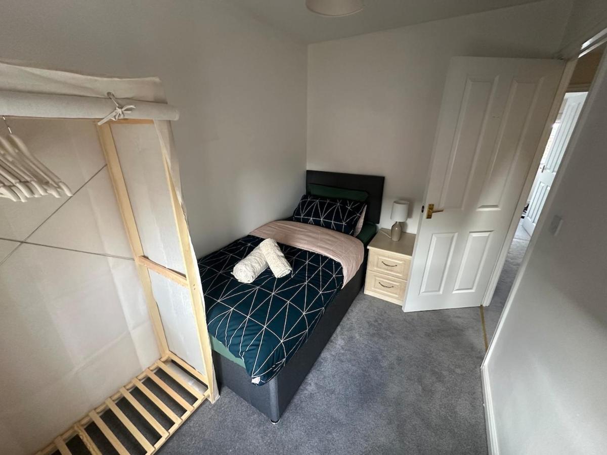 Stylish Townhouse -3 bed, work stay, Free Parking-Kingsway