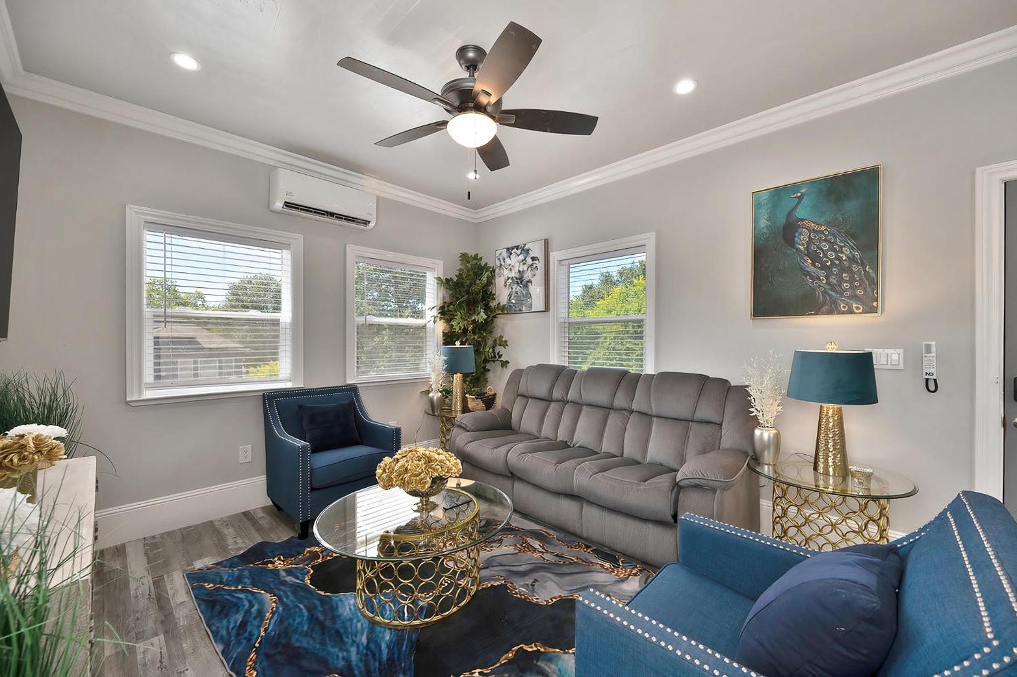 Walk to UC Davis Medical Center! Duplex with Patio