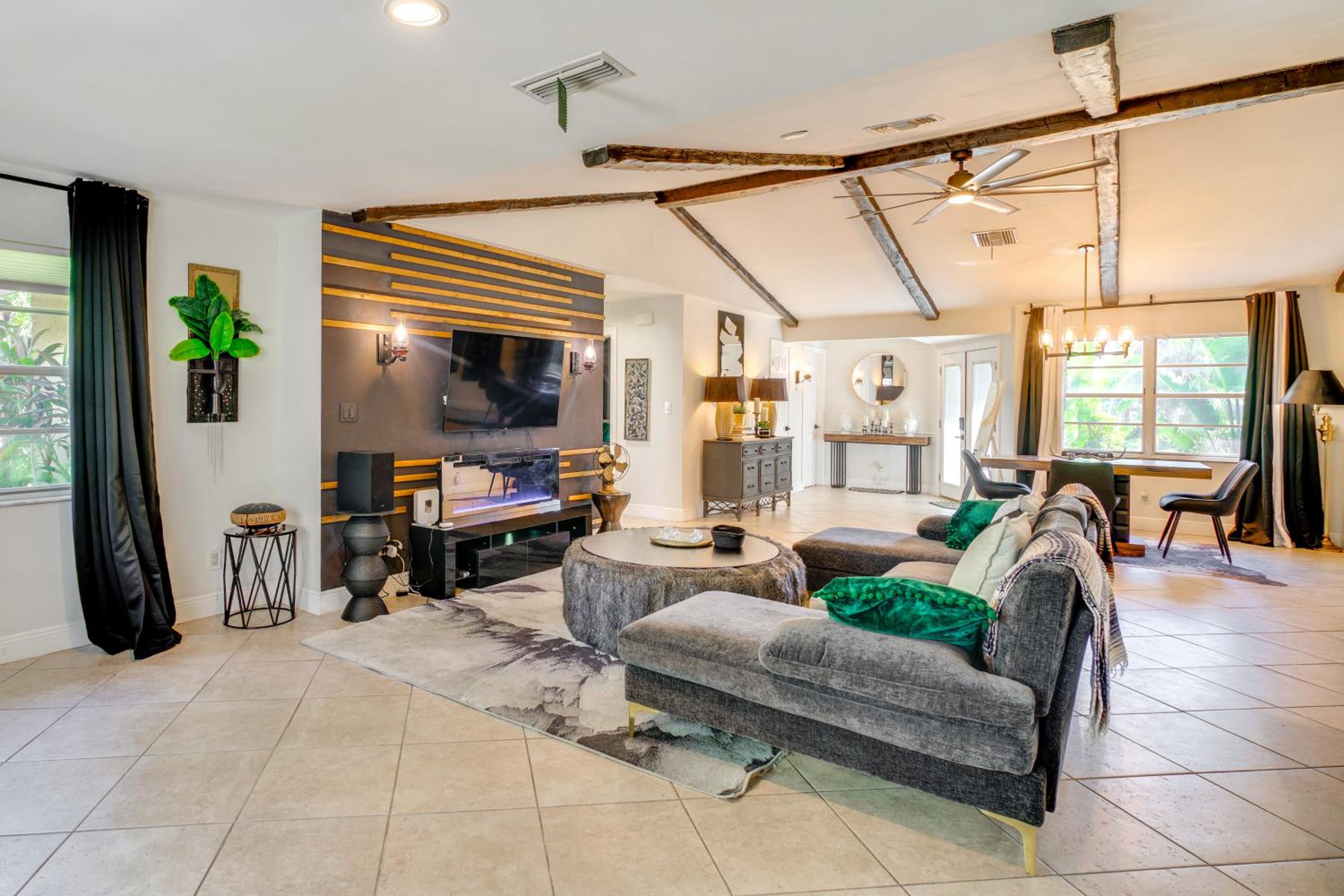 Bike to Dtwn Home with Hot Tub and BBQ in Cape Coral