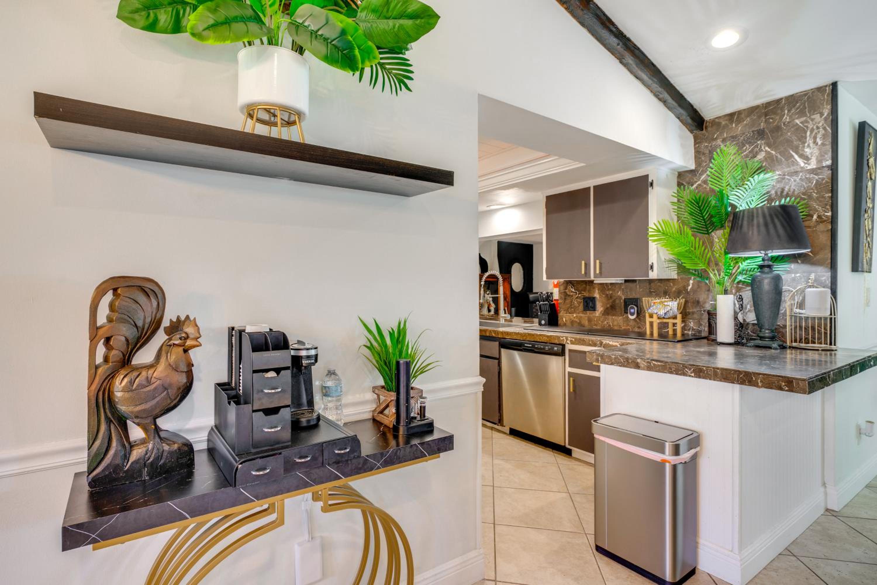 Bike to Dtwn Home with Hot Tub and BBQ in Cape Coral