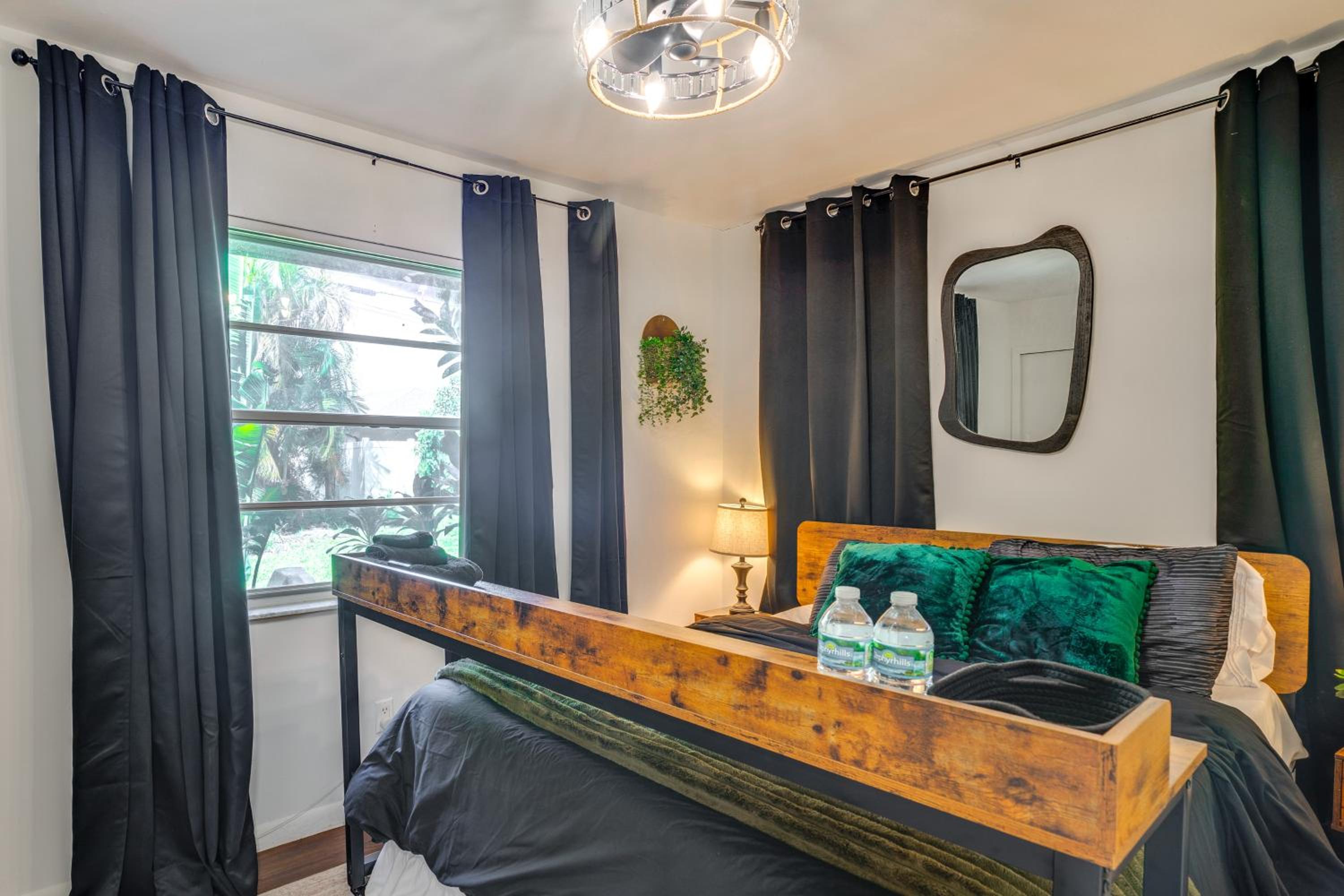 Bike to Dtwn Home with Hot Tub and BBQ in Cape Coral