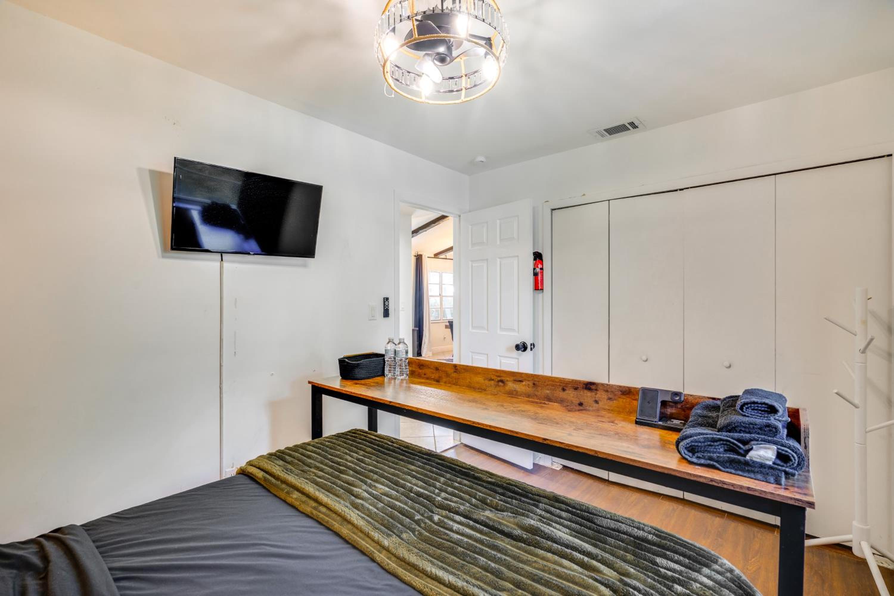 Bike to Dtwn Home with Hot Tub and BBQ in Cape Coral
