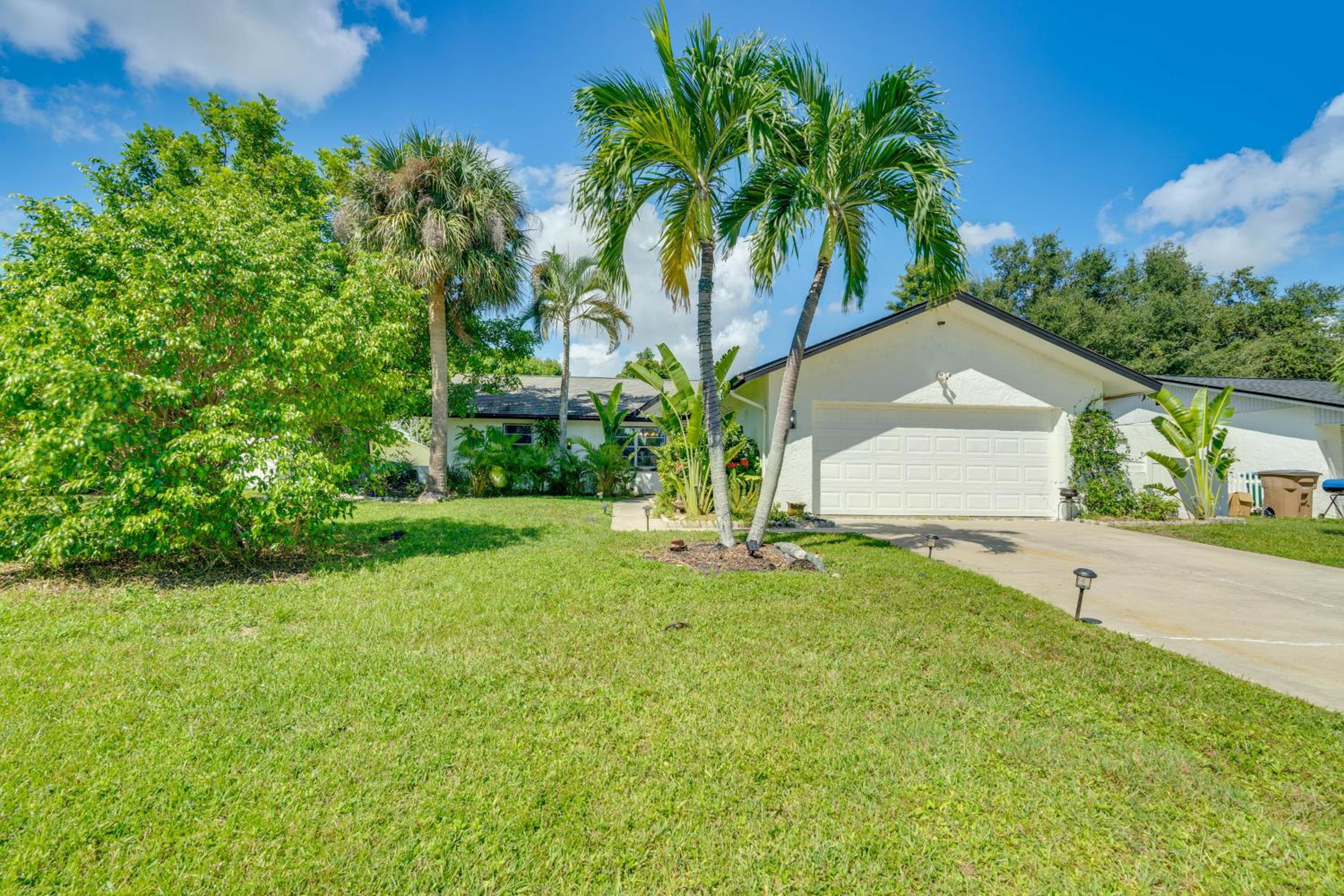 Bike to Dtwn Home with Hot Tub and BBQ in Cape Coral