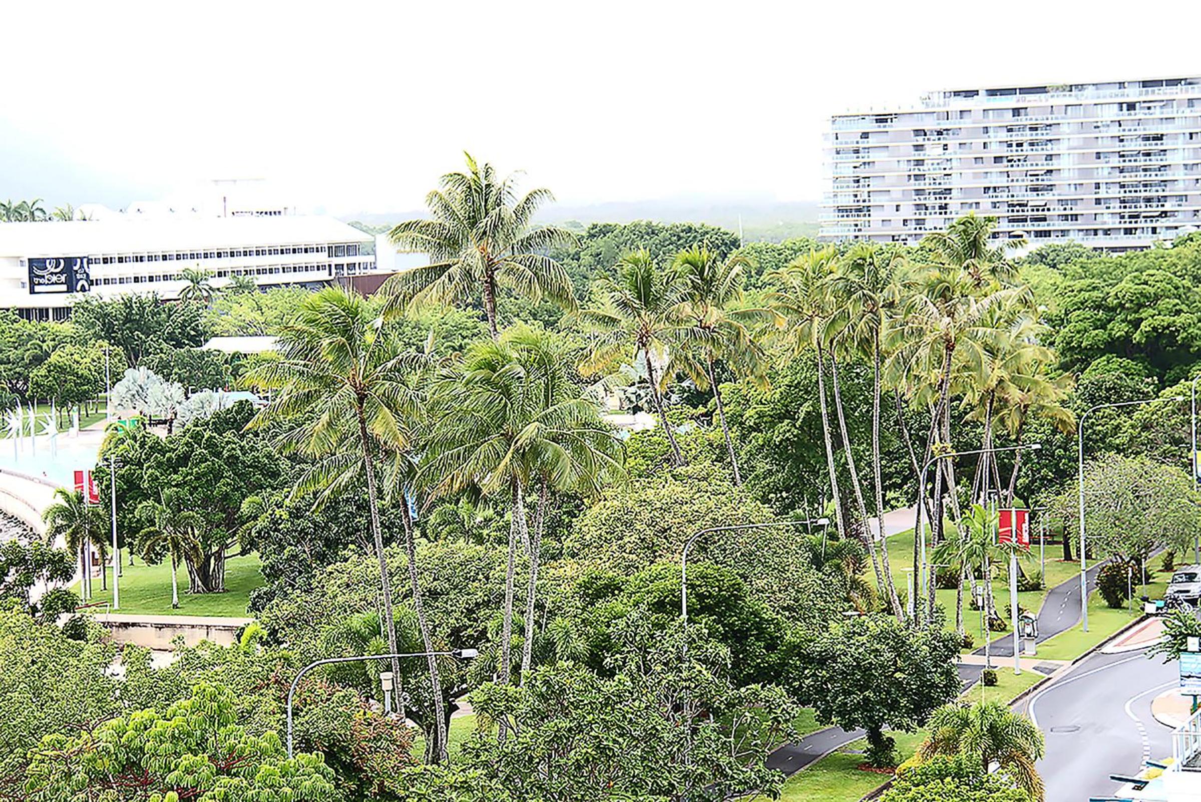 Cairns Aquarius