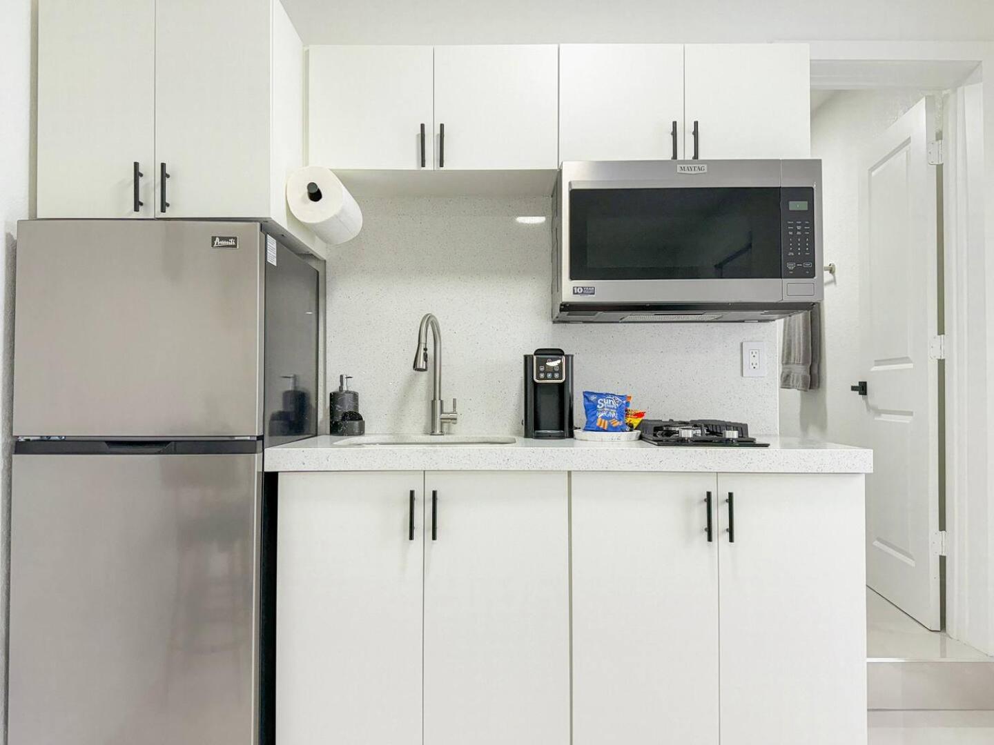 Luxury Suite Studio with Kitchen & Spa Shower