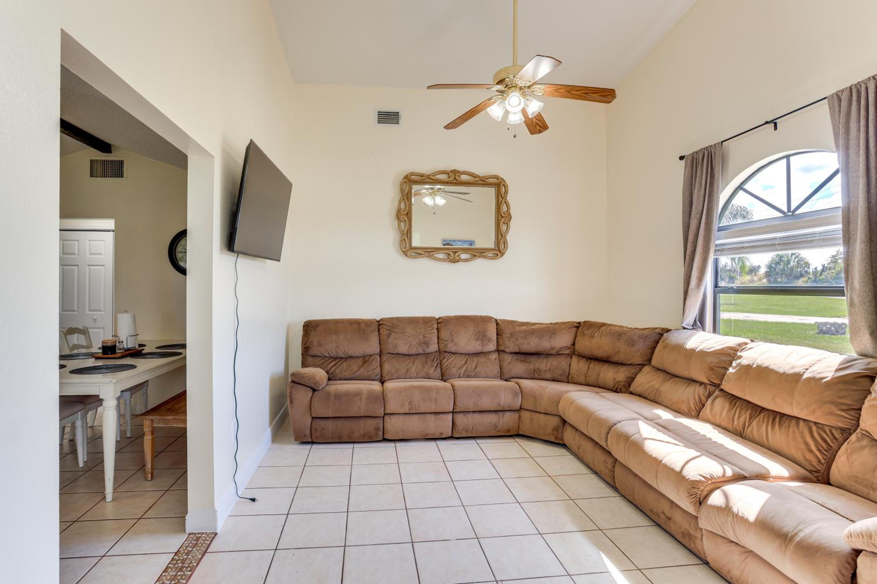Walk to Lake Placid Family Home with BBQ and Bar Area